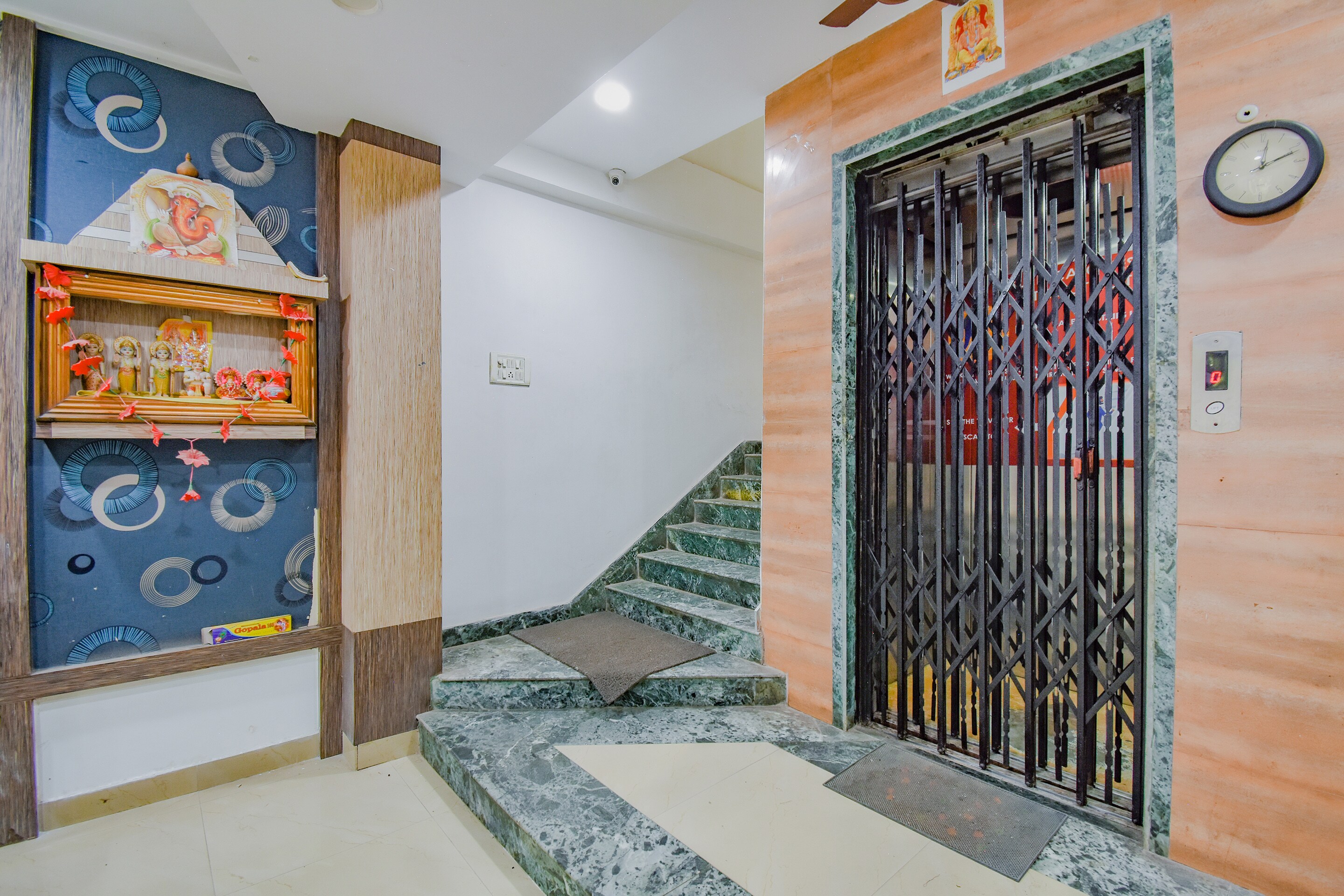 OYO Flagship 76077 ADRI HOTELS 2, Kolkata 4