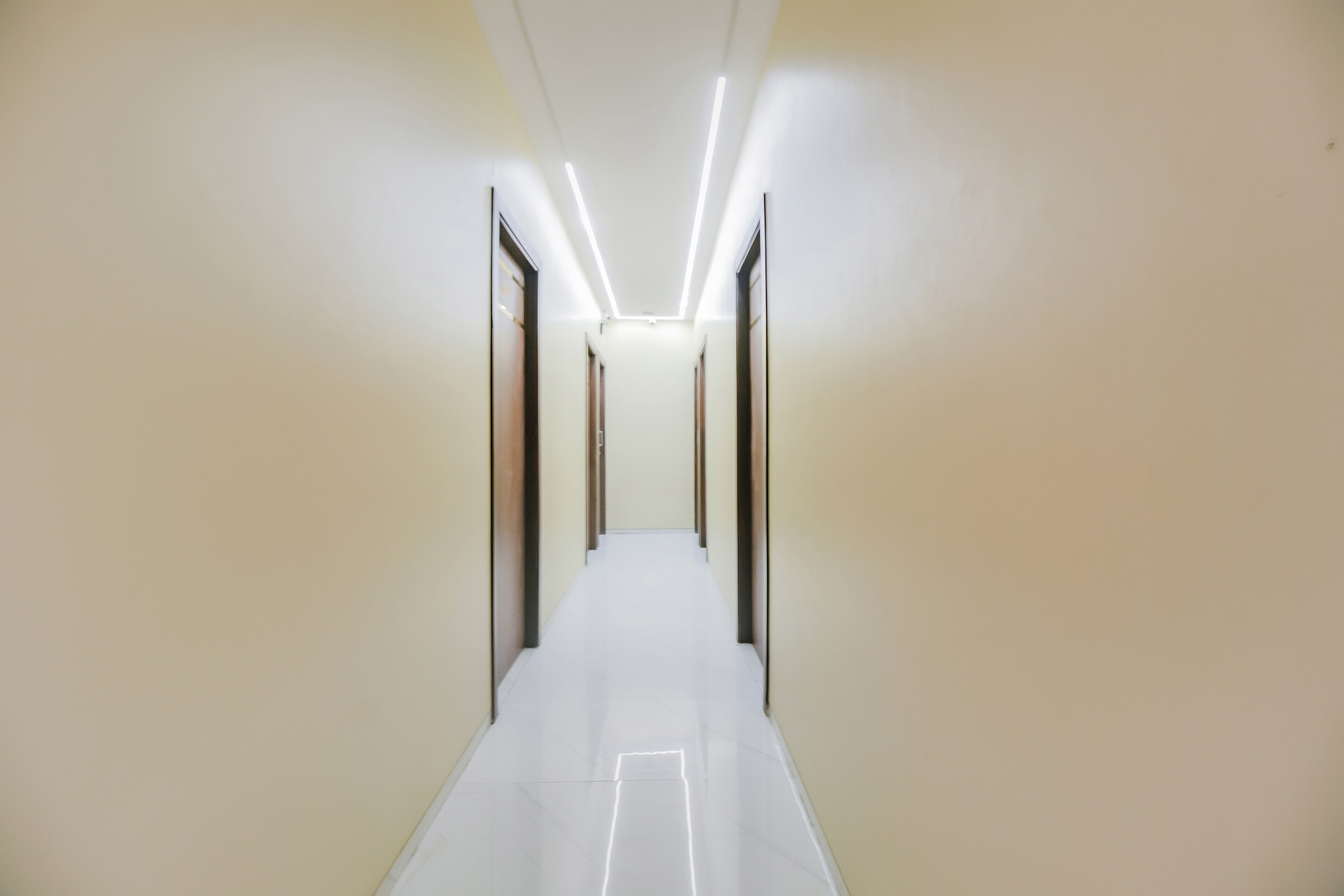 OYO 79617 Hotel Ahlan International, Mumbai 3