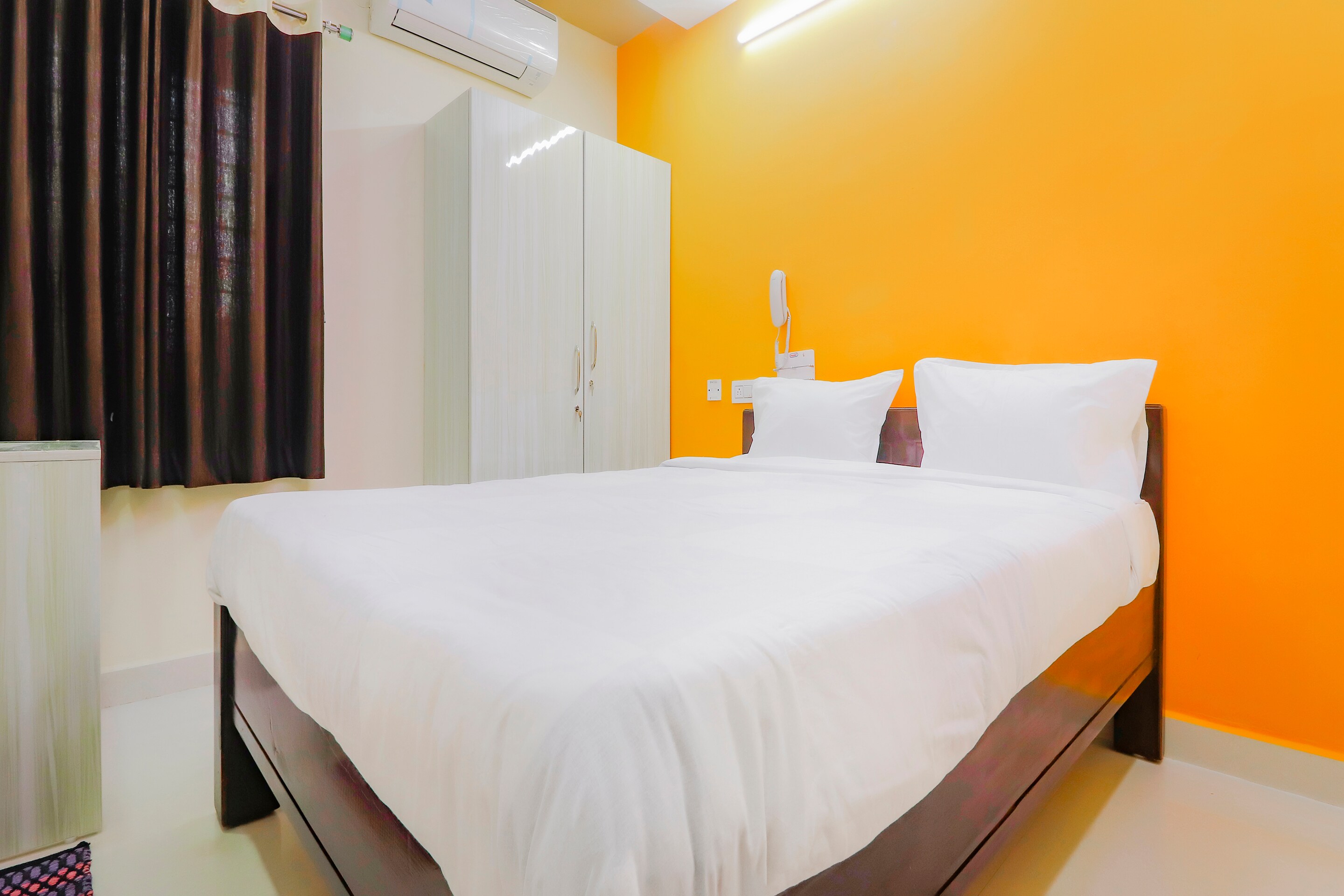 OYO 79369 sri balaji luxary rooms, Hyderabad 2