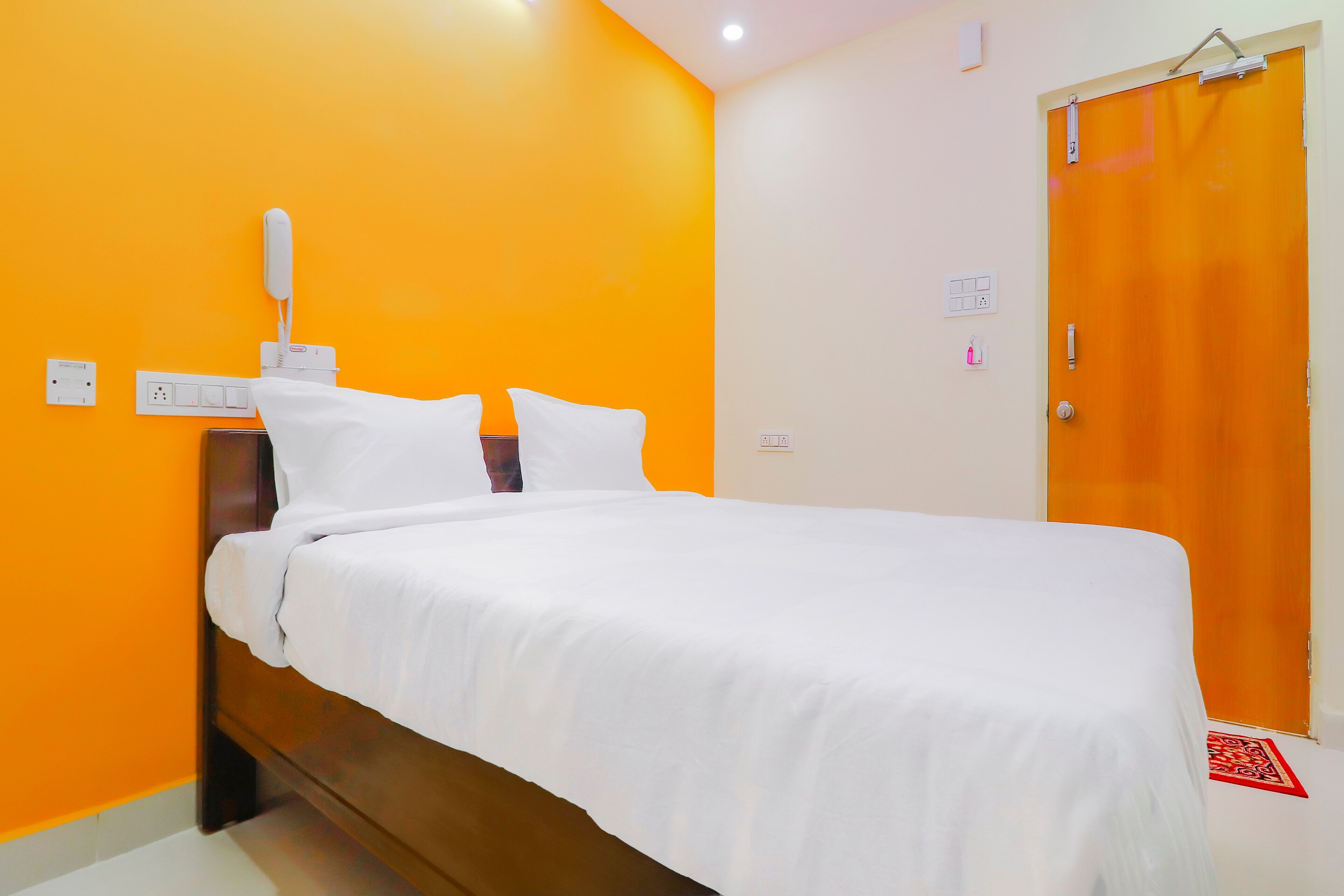OYO 79369 sri balaji luxary rooms, Hyderabad 3