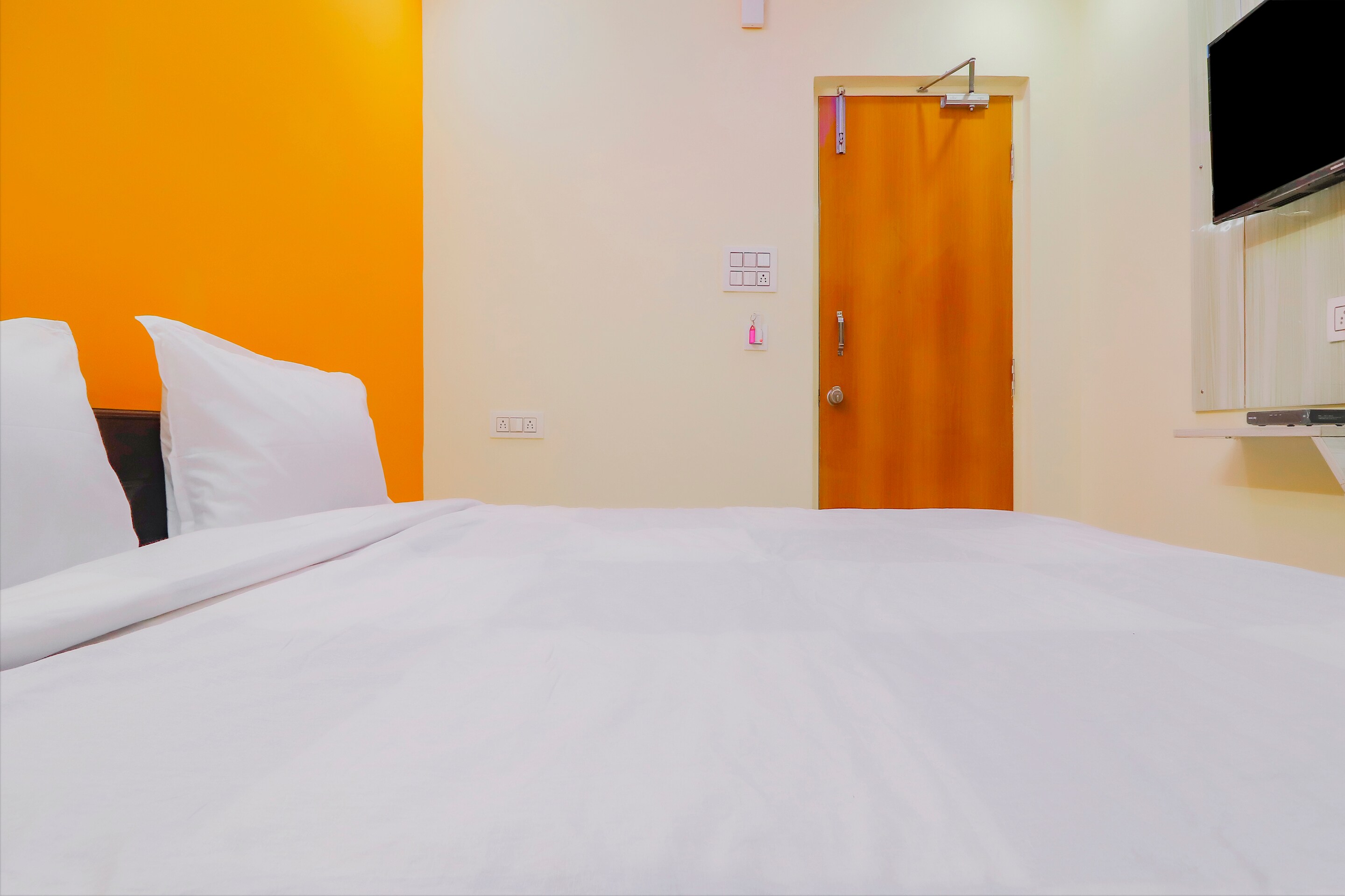 OYO 79369 sri balaji luxary rooms, Hyderabad 4