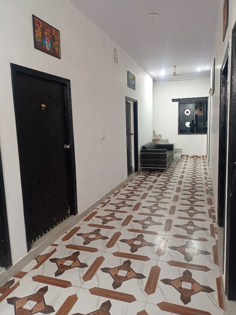 OYO 80908 Hotel Red Rock, Faridabad 4