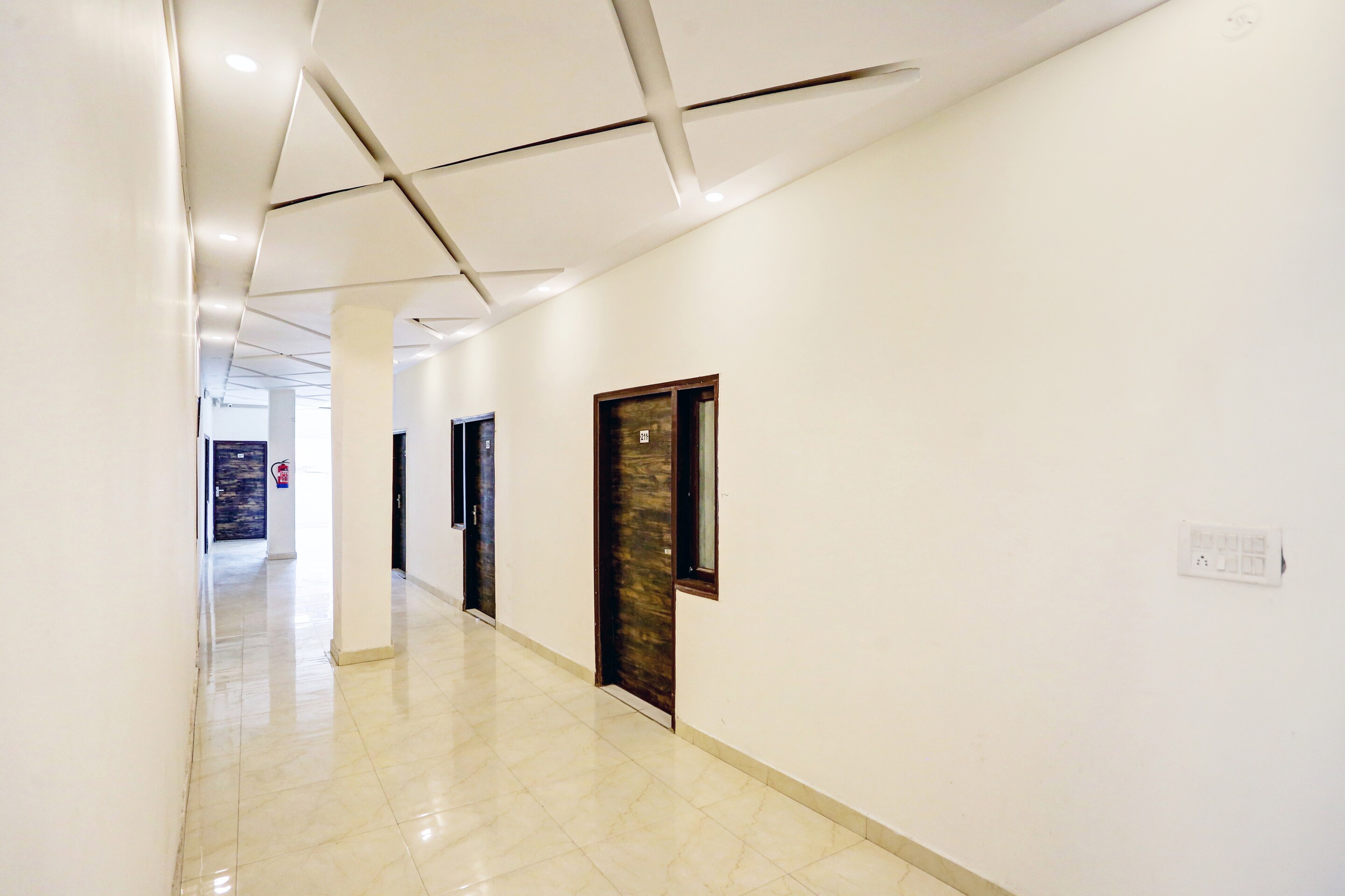 OYO 81119 Hotel Prince, New Delhi 2