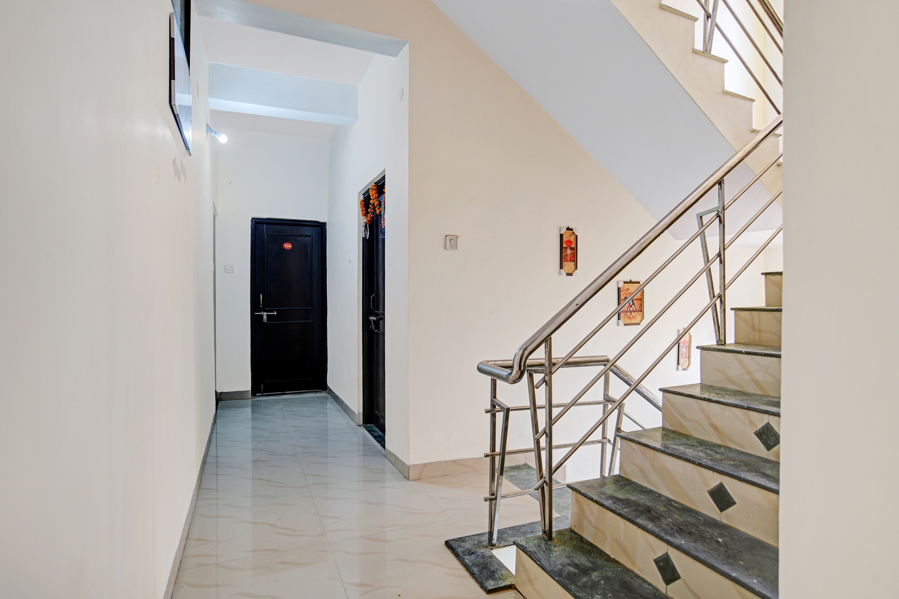 Collection O 83474 Hotel Grand Friendship, Indore 2