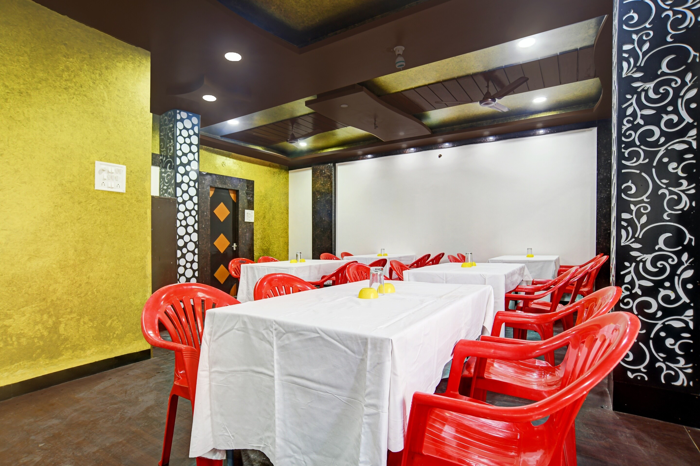 Collection O 83474 Hotel Grand Friendship, Indore 4