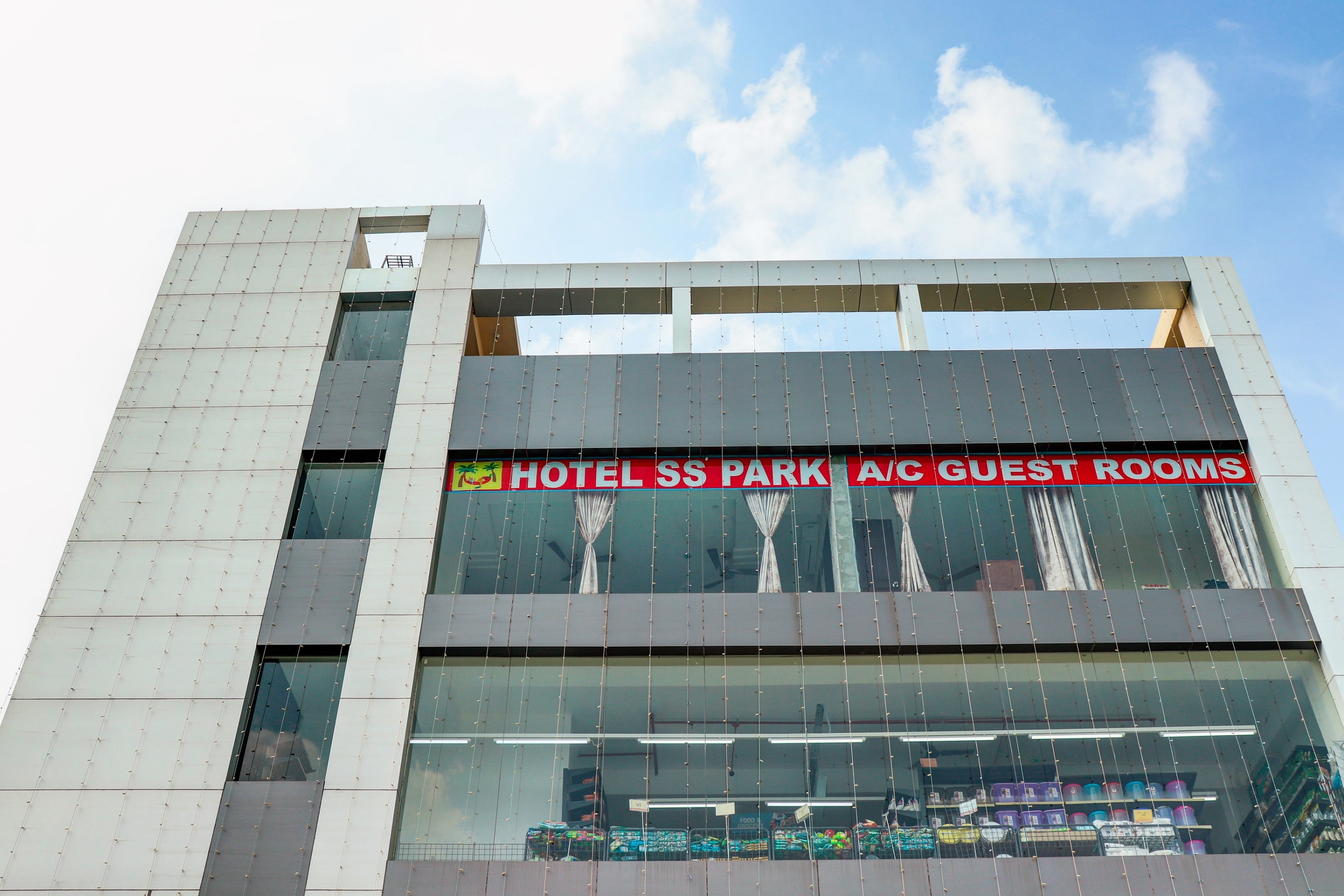 Capital O 84419 Hotel Ss Park, Guntur 3