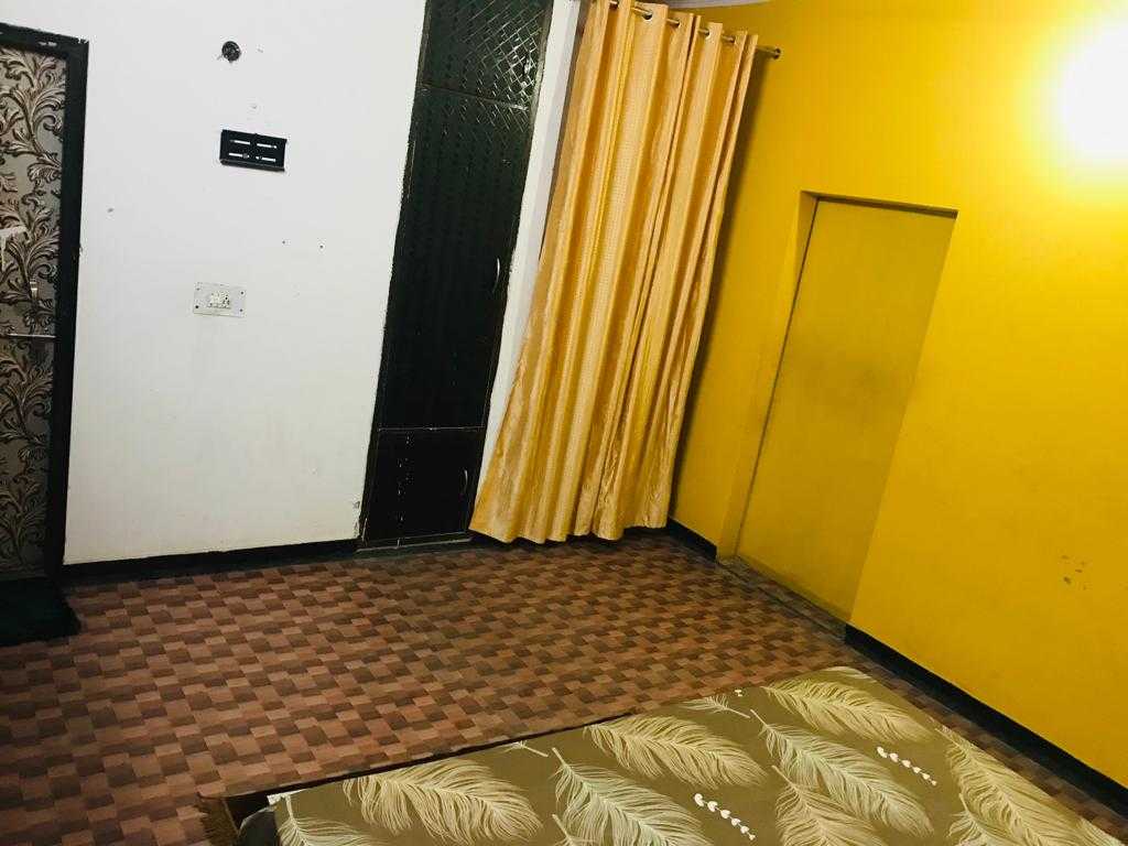 OYO 84421 Hotel Hometown, Bulandshahar 3