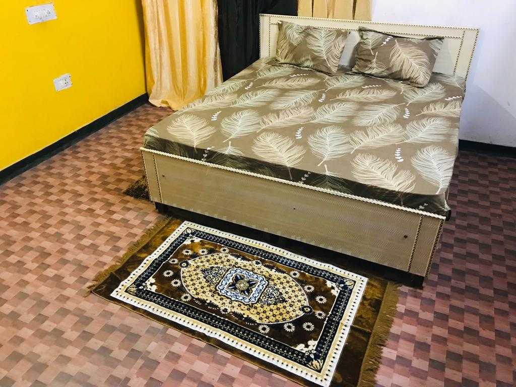 OYO 84421 Hotel Hometown, Bulandshahar 4