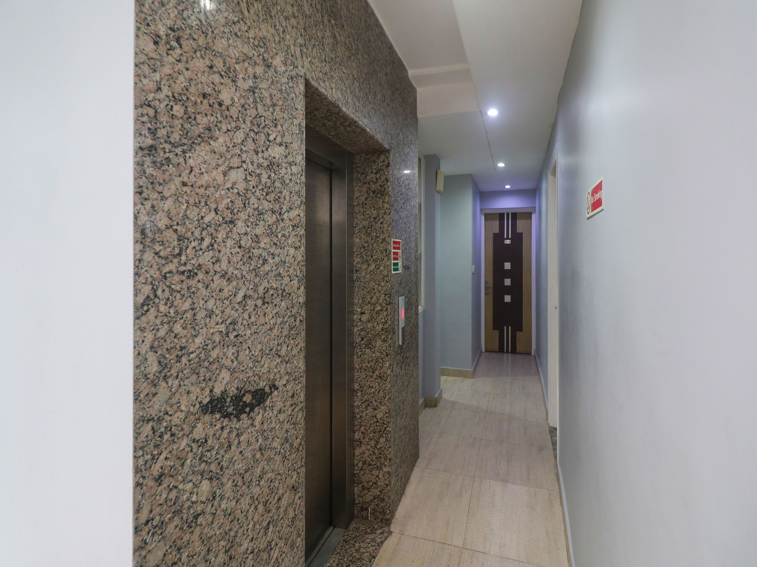OYO 84923 Hotel Crown Inn, Gurgaon 4