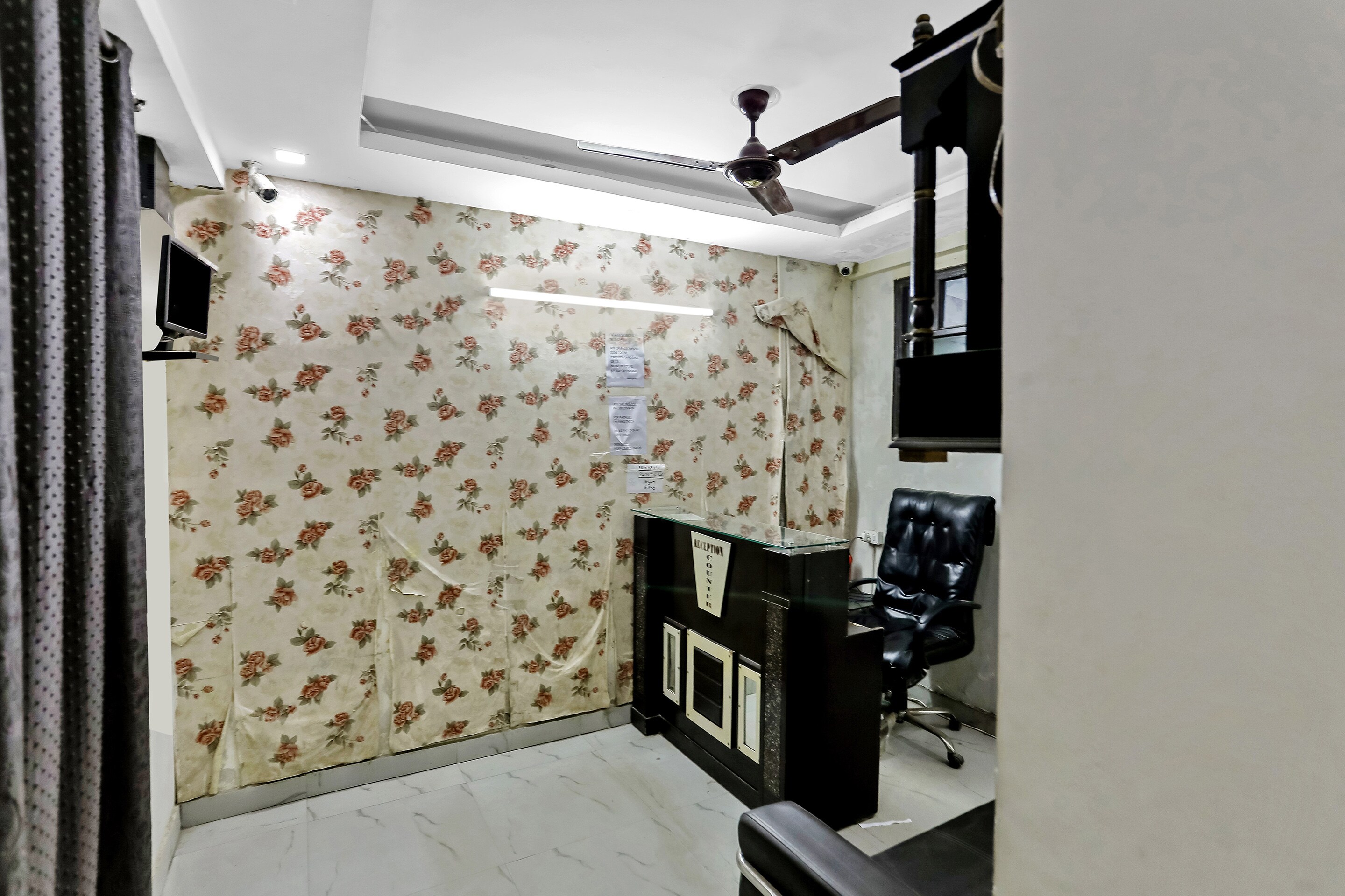 Capital O 85143 Jasmine Inn, New Delhi 5