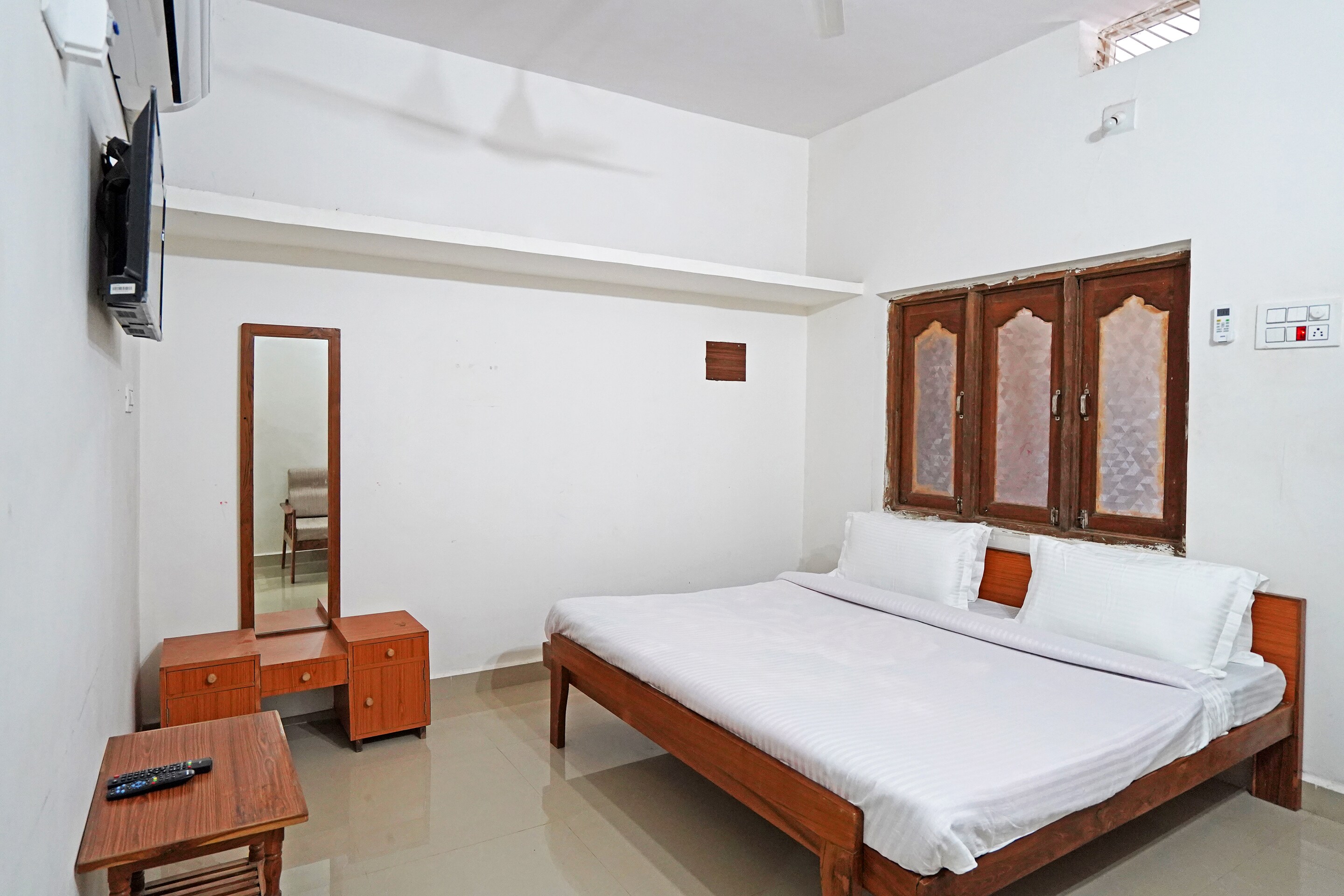 OYO 84274 Unity Home Stay, Vadodara 2