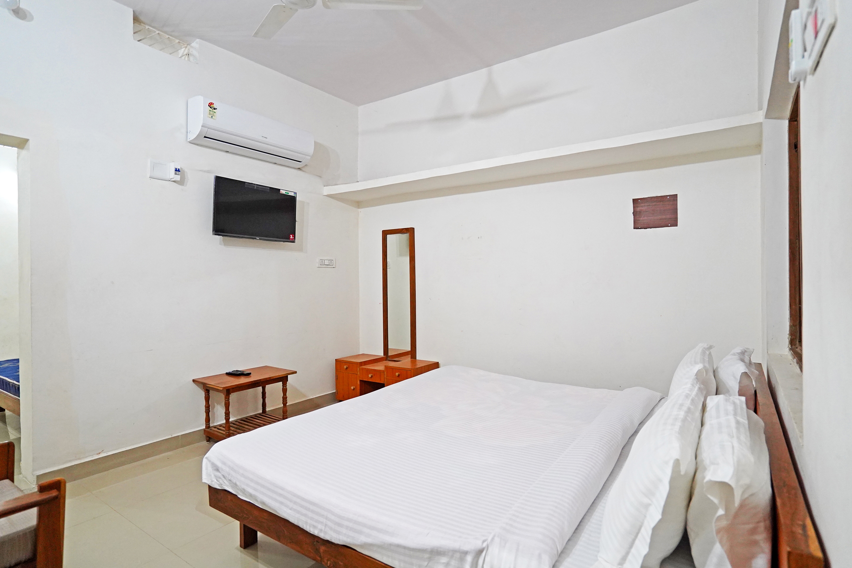 OYO 84274 Unity Home Stay, Vadodara 5
