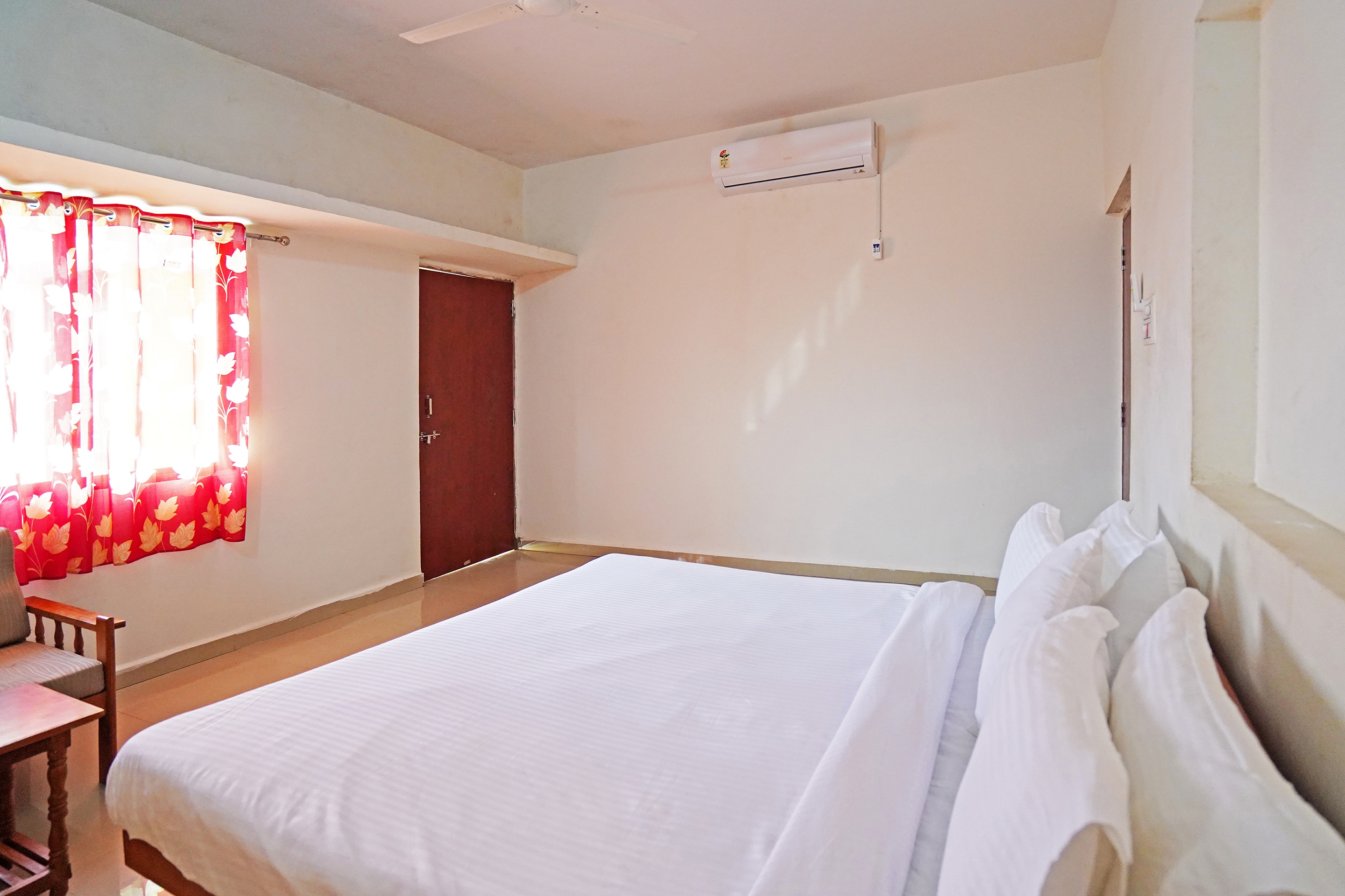 OYO 84284 Mahavir Home Stay, Vadodara 4