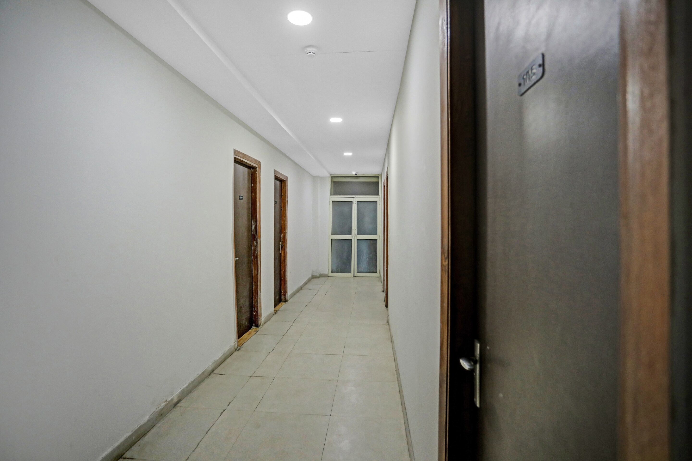 Capital O 86232 F9 Hotel, New Delhi 3