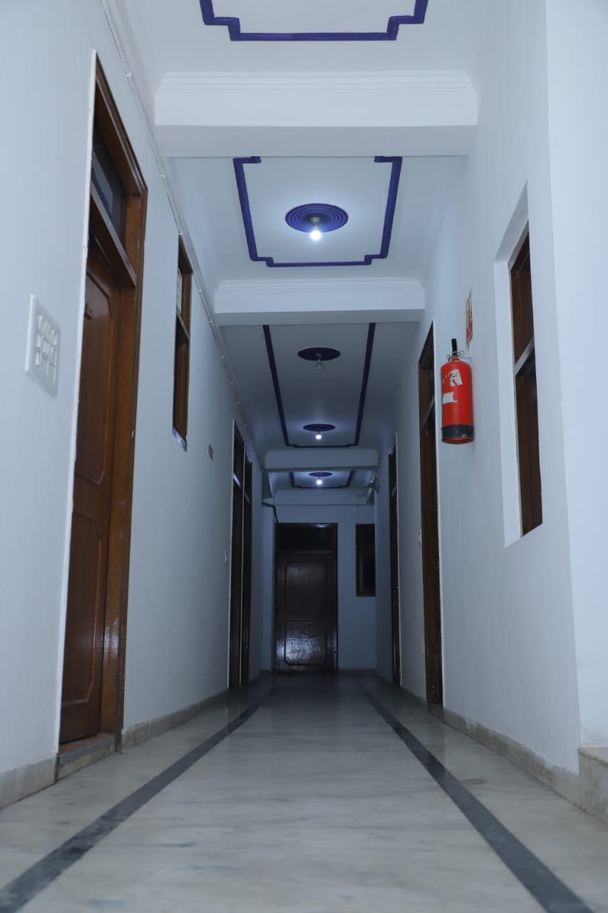 OYO 86115 Shri Ram Hotel, New Delhi 3