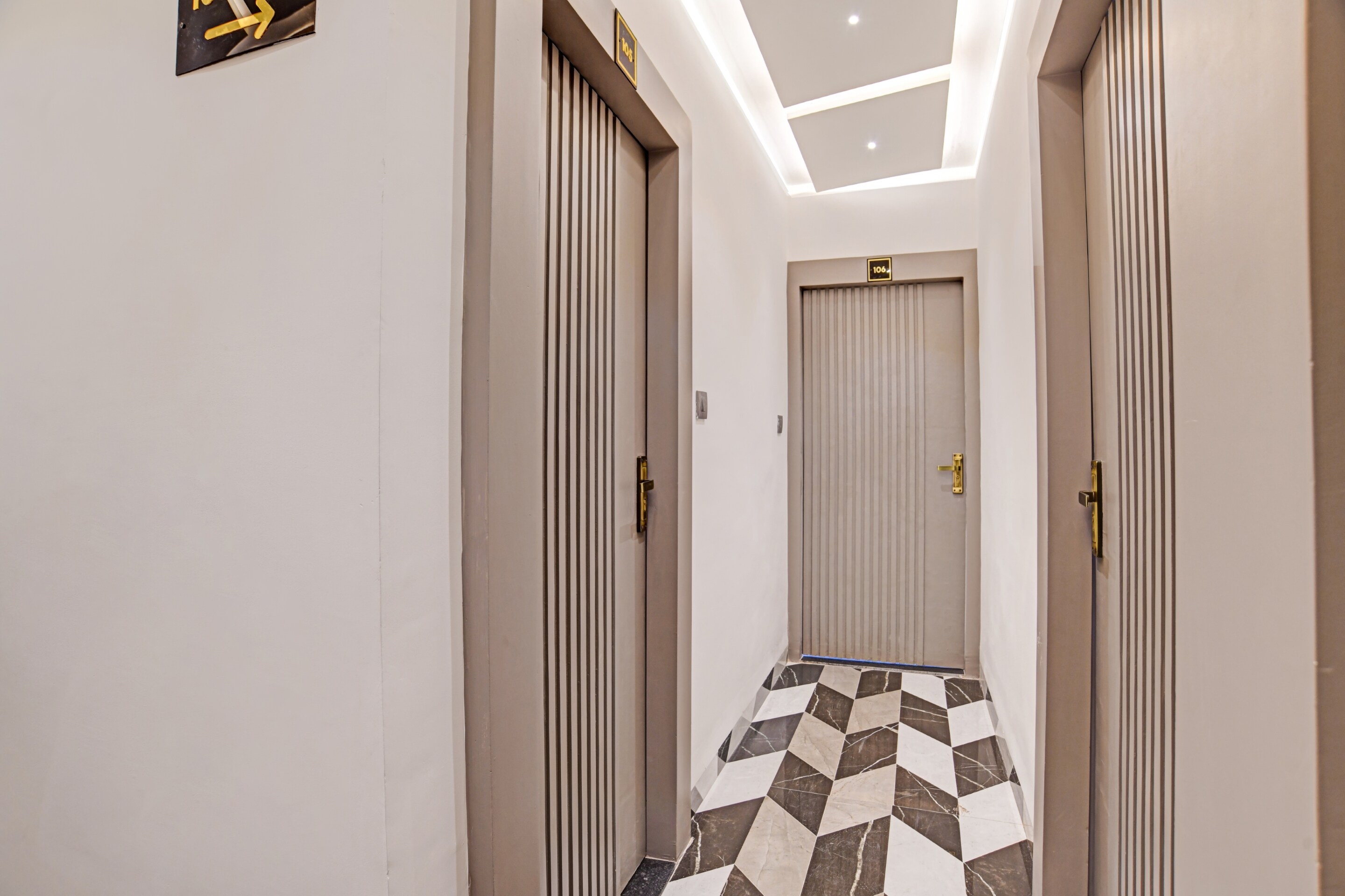 Townhouse 851 Hotel Saurabh Inn, Indore 3