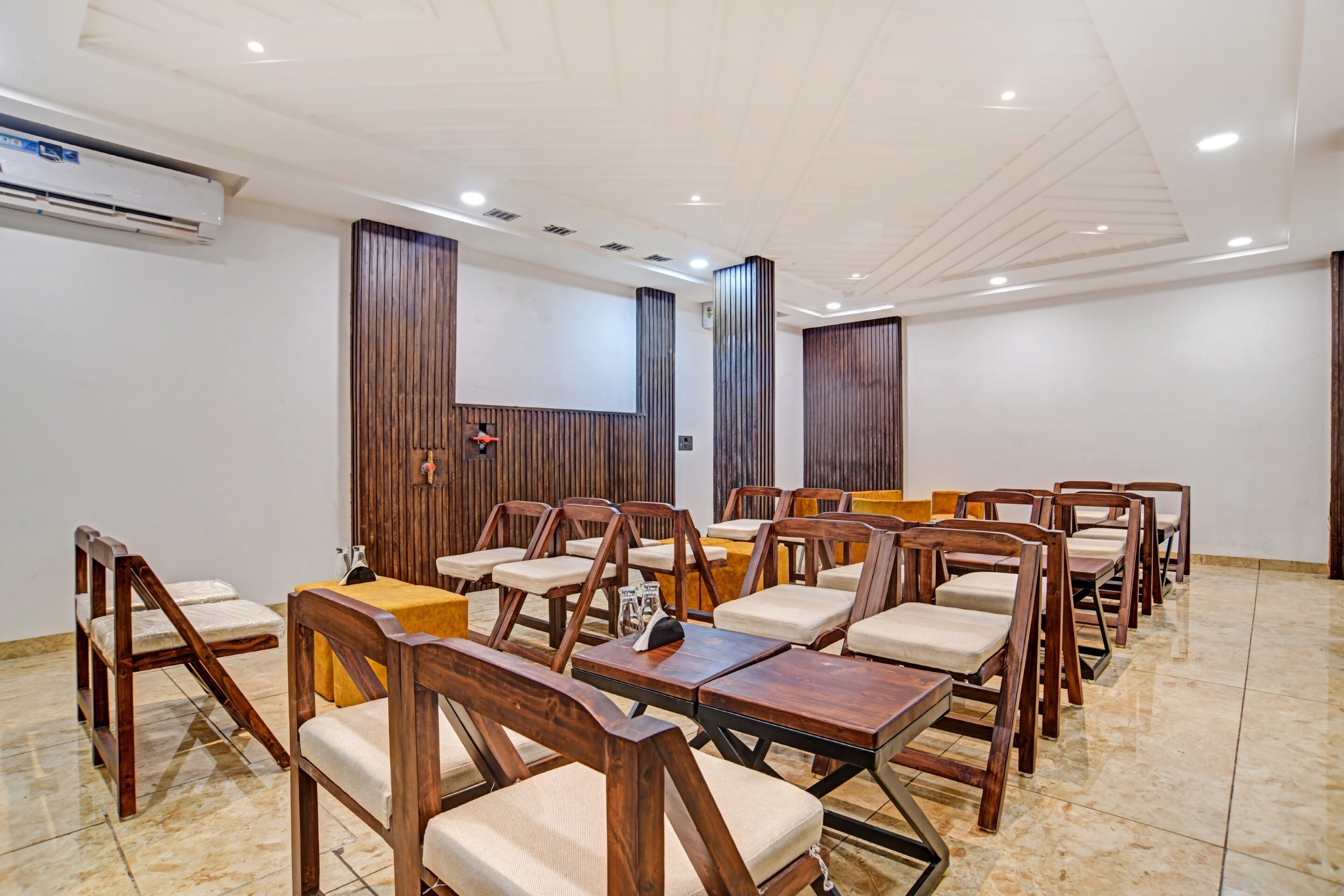 Townhouse 851 Hotel Saurabh Inn, Indore 4