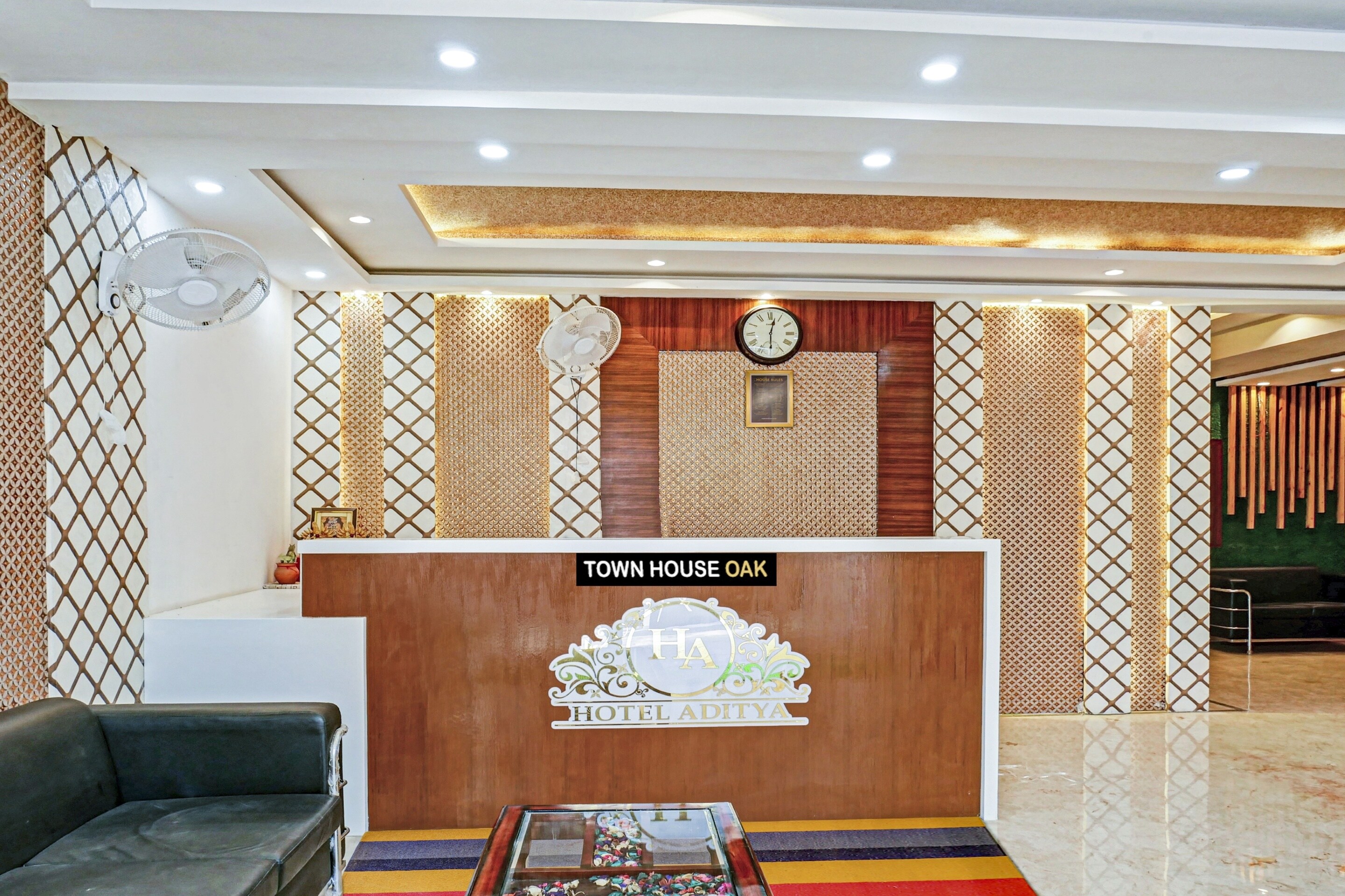 Townhouse OAK Hotel Aditya Residency, Varanasi 4