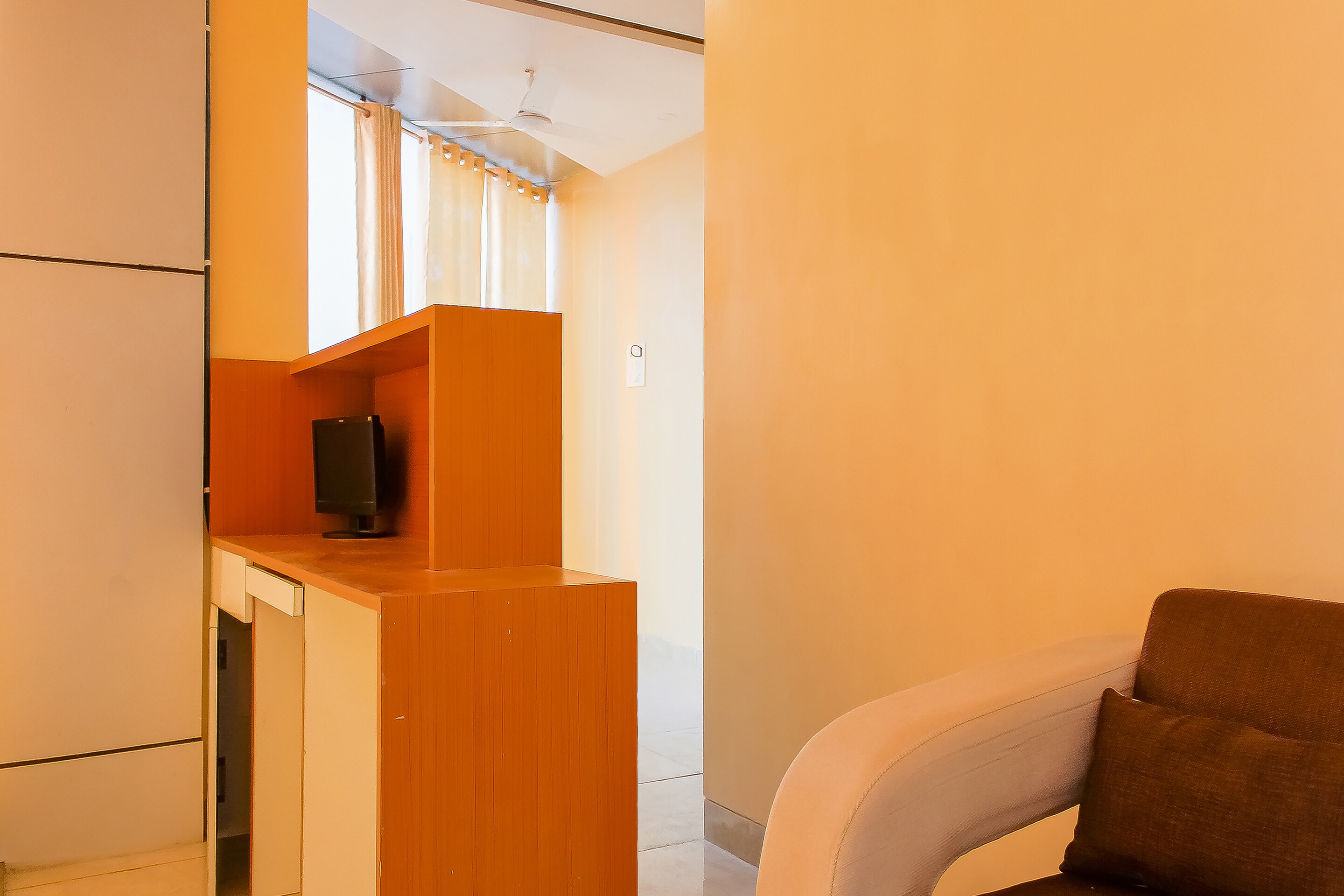 Collection O85637 Hotel Krishna Inn - Ii, Surat 5