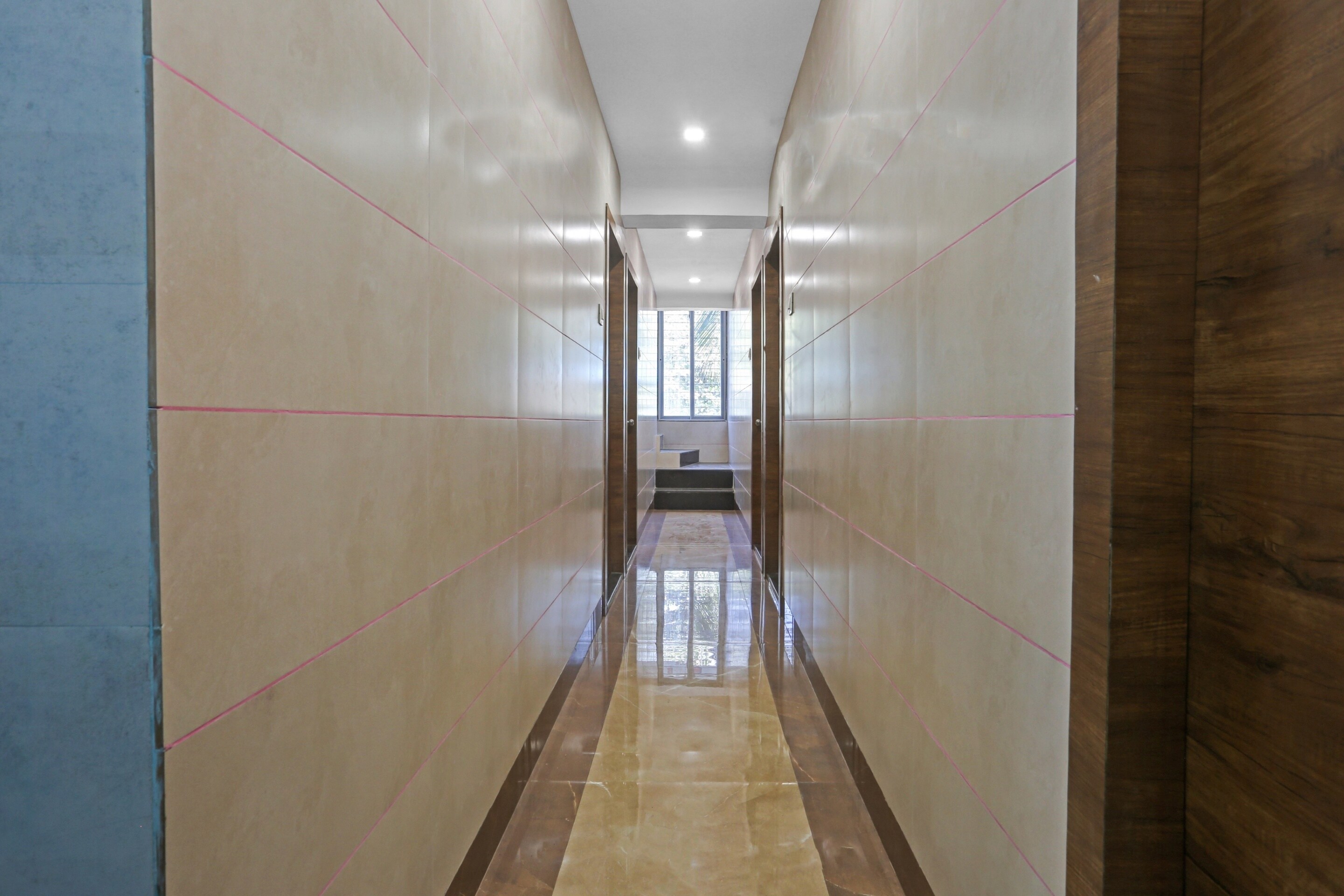 OYO Flagship 86259 White Gold, Mumbai 3