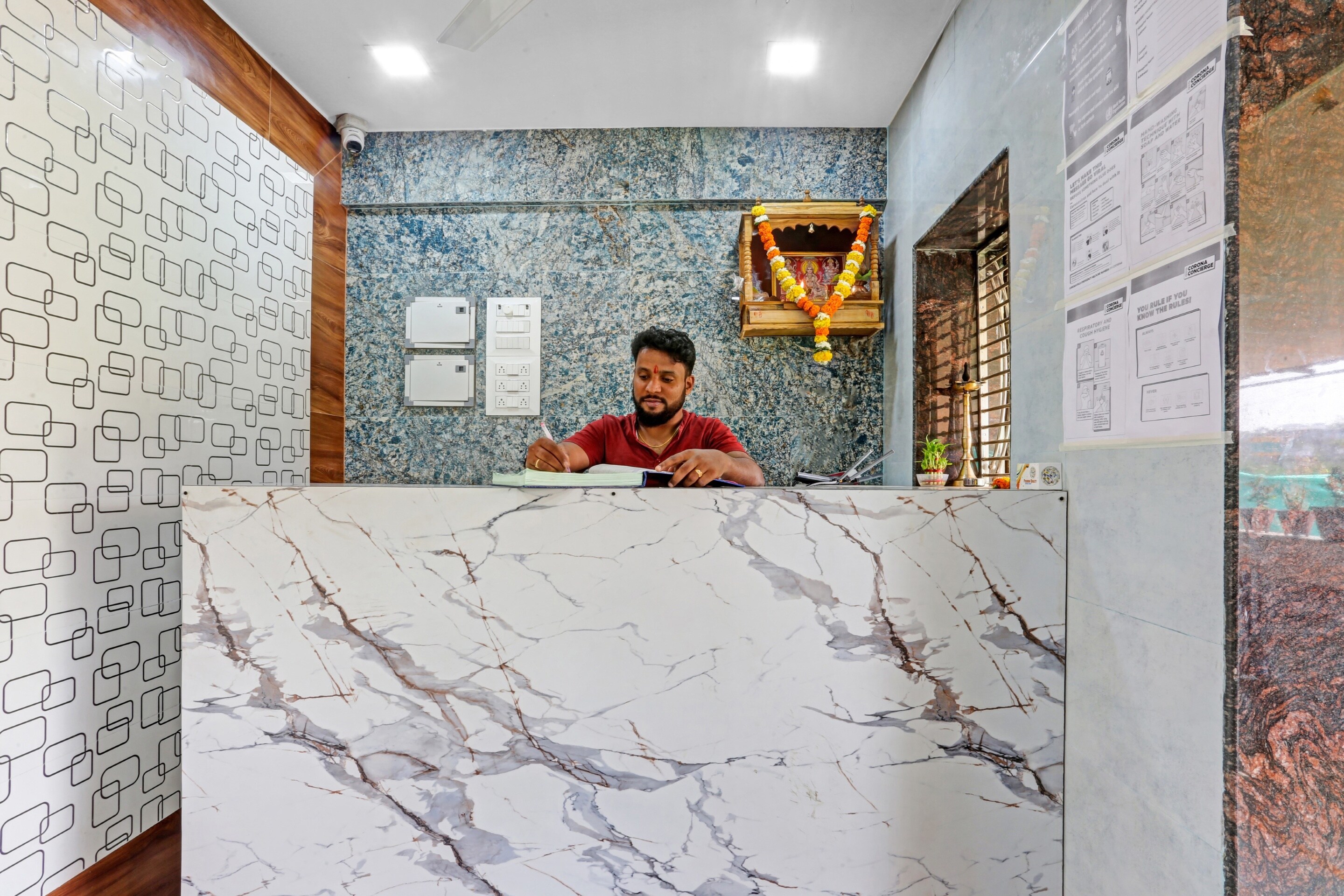 OYO Flagship 86259 White Gold, Mumbai 4