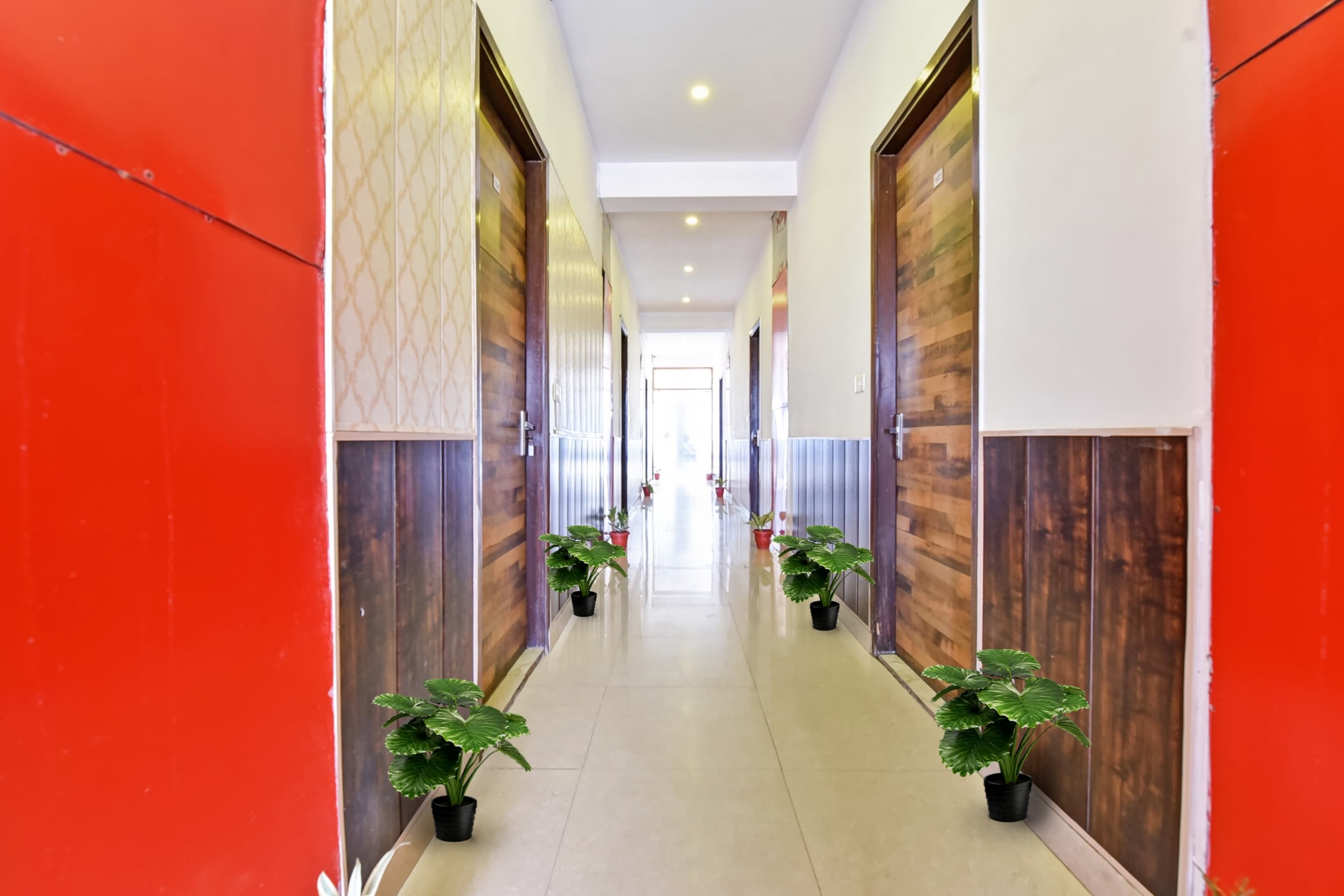 Capital O 86466 Hotel Pearl Grand, Zirakpur 2