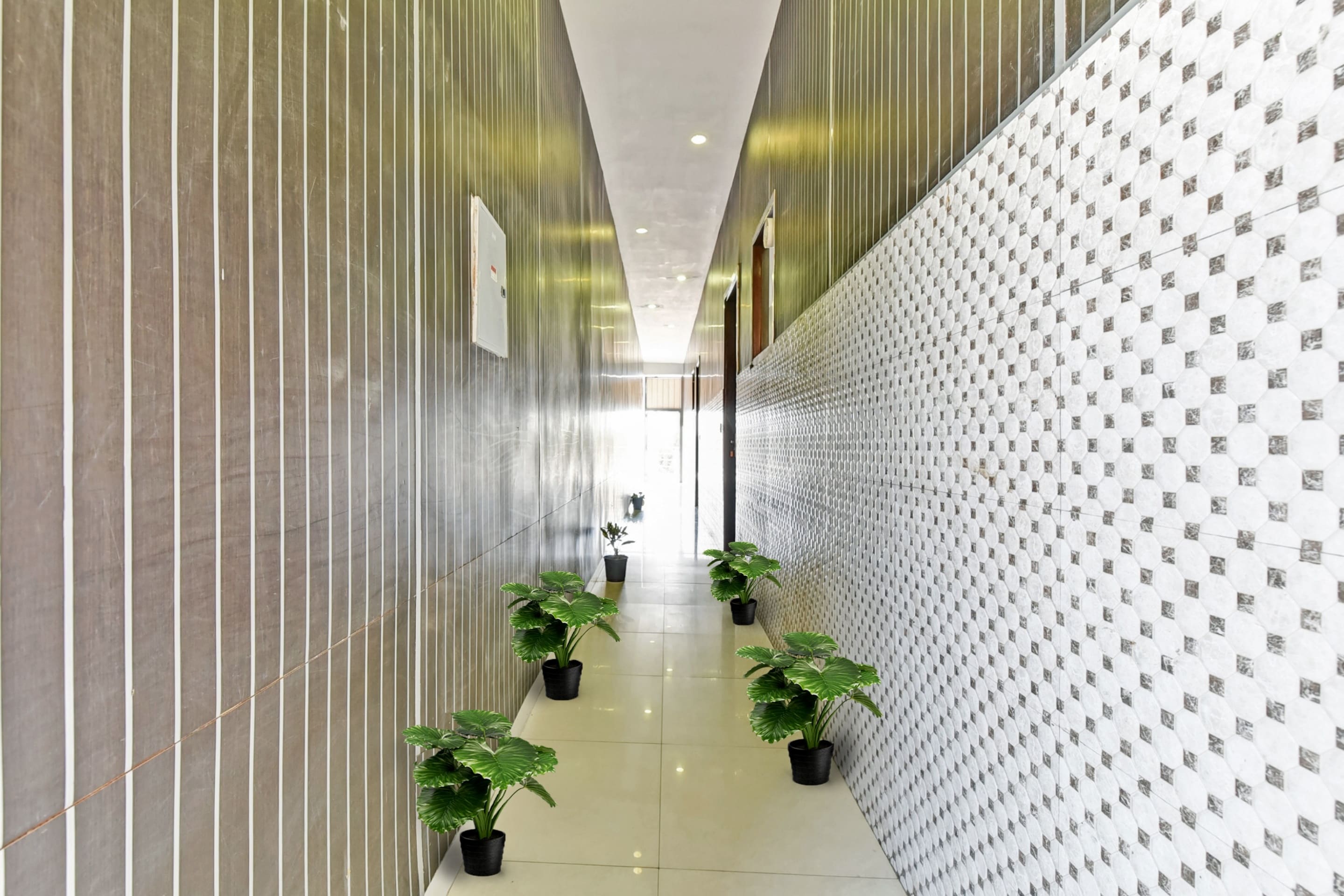 Capital O 86466 Hotel Pearl Grand, Zirakpur 4