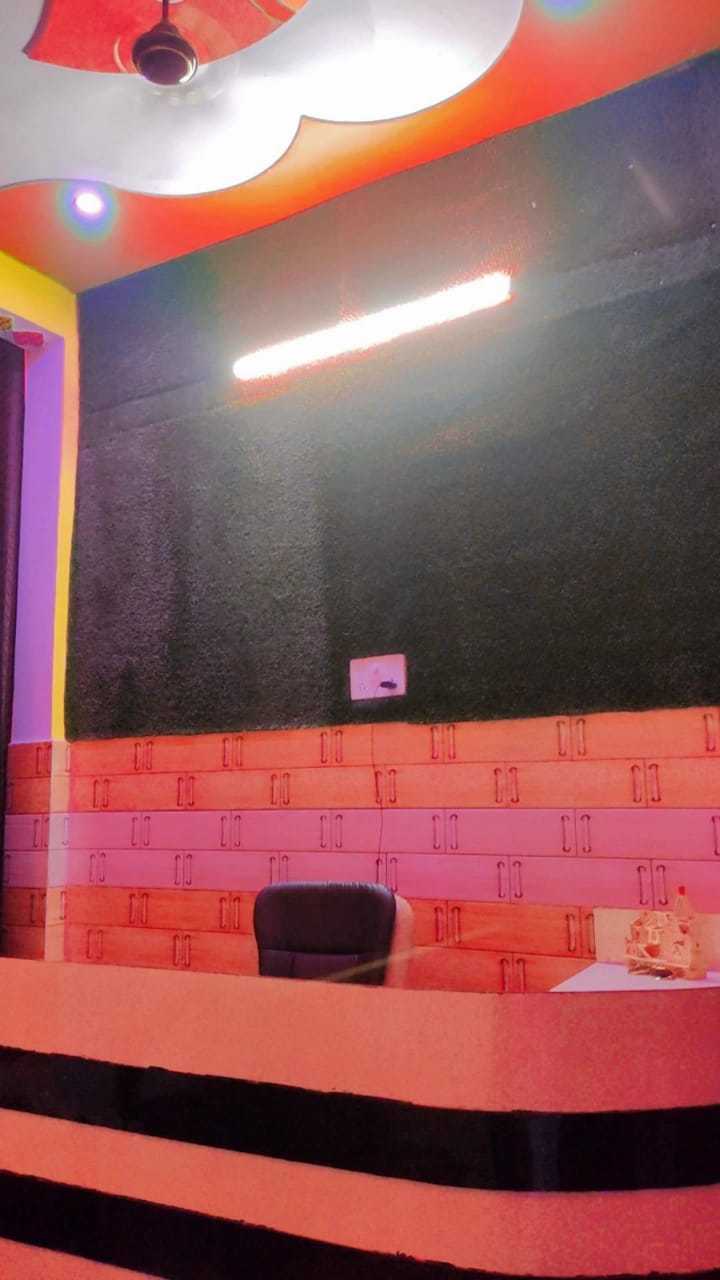 OYO 87951 Hotel King Plaza, Noida 3