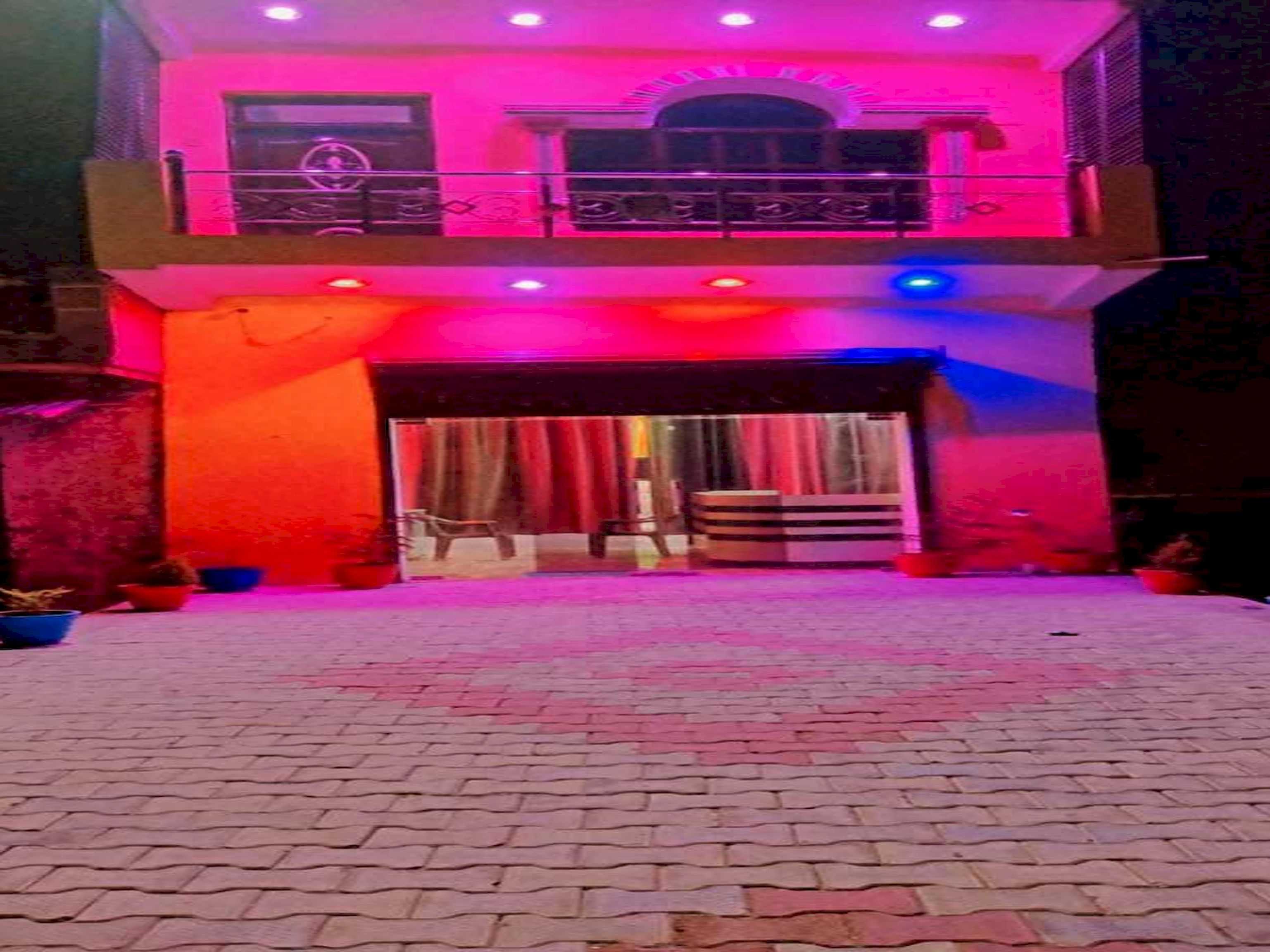 OYO 87951 Hotel King Plaza, Noida 5