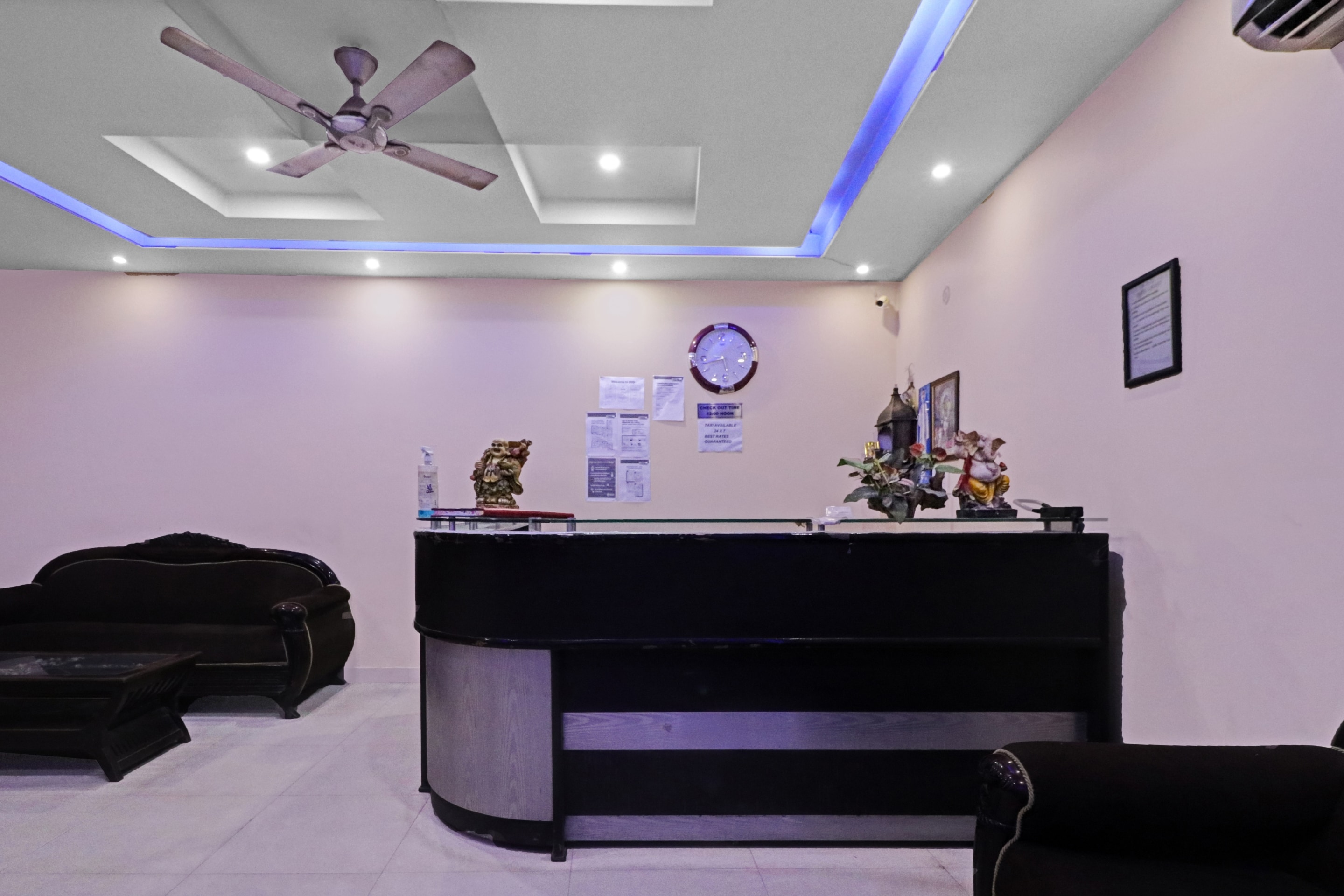 OYO 86777 Hotel International, New Delhi 3