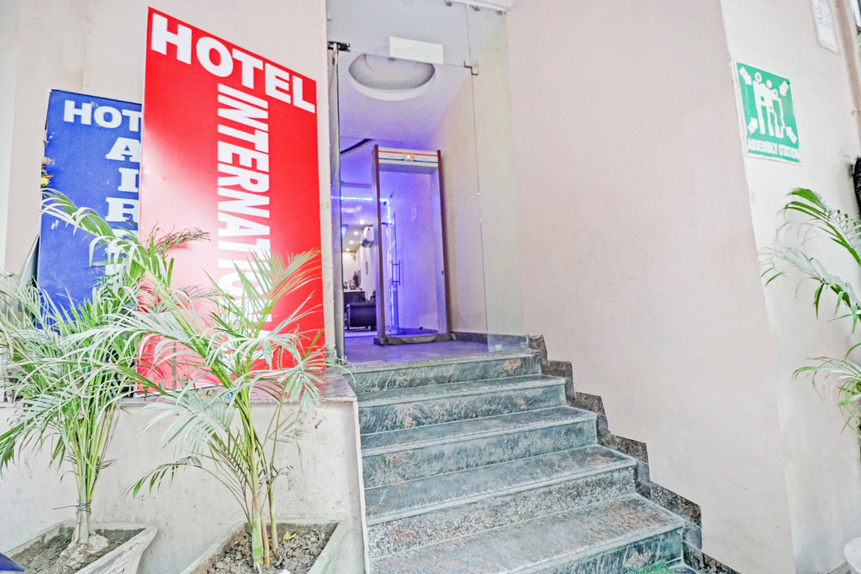 OYO 86777 Hotel International, New Delhi 4