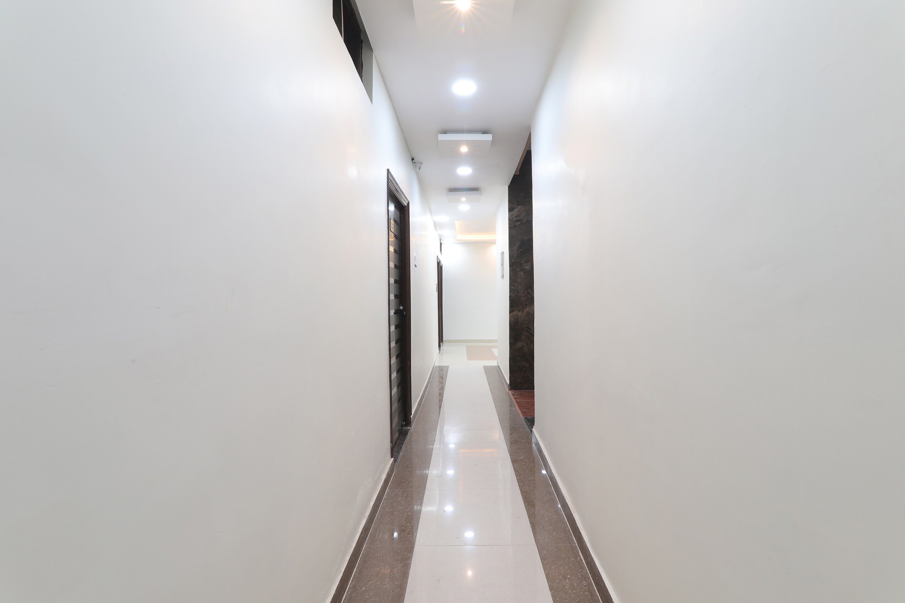 Capital O 85681 Hotel Shree, Kanpur 3