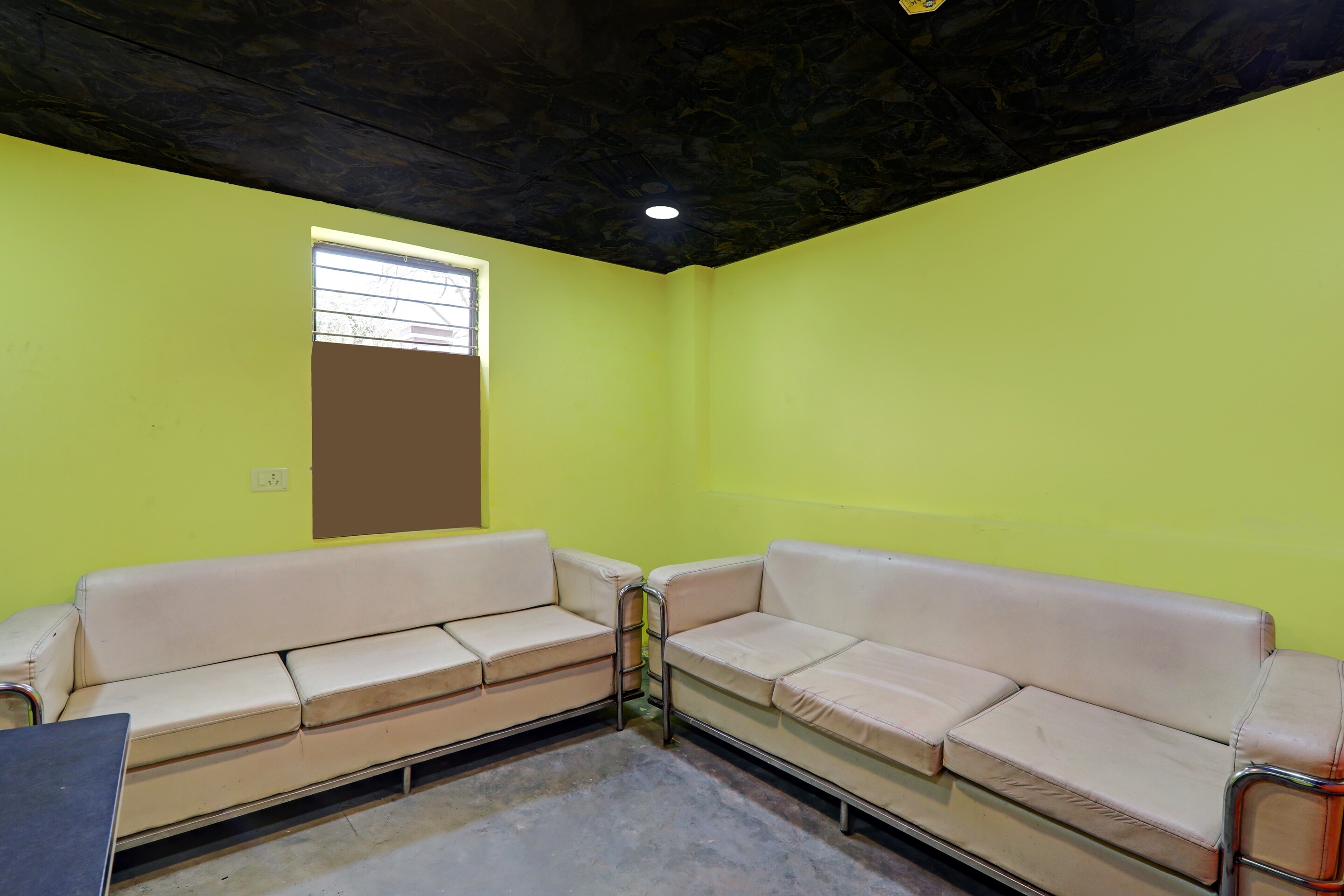 Capital O 85681 Hotel Shree, Kanpur 5