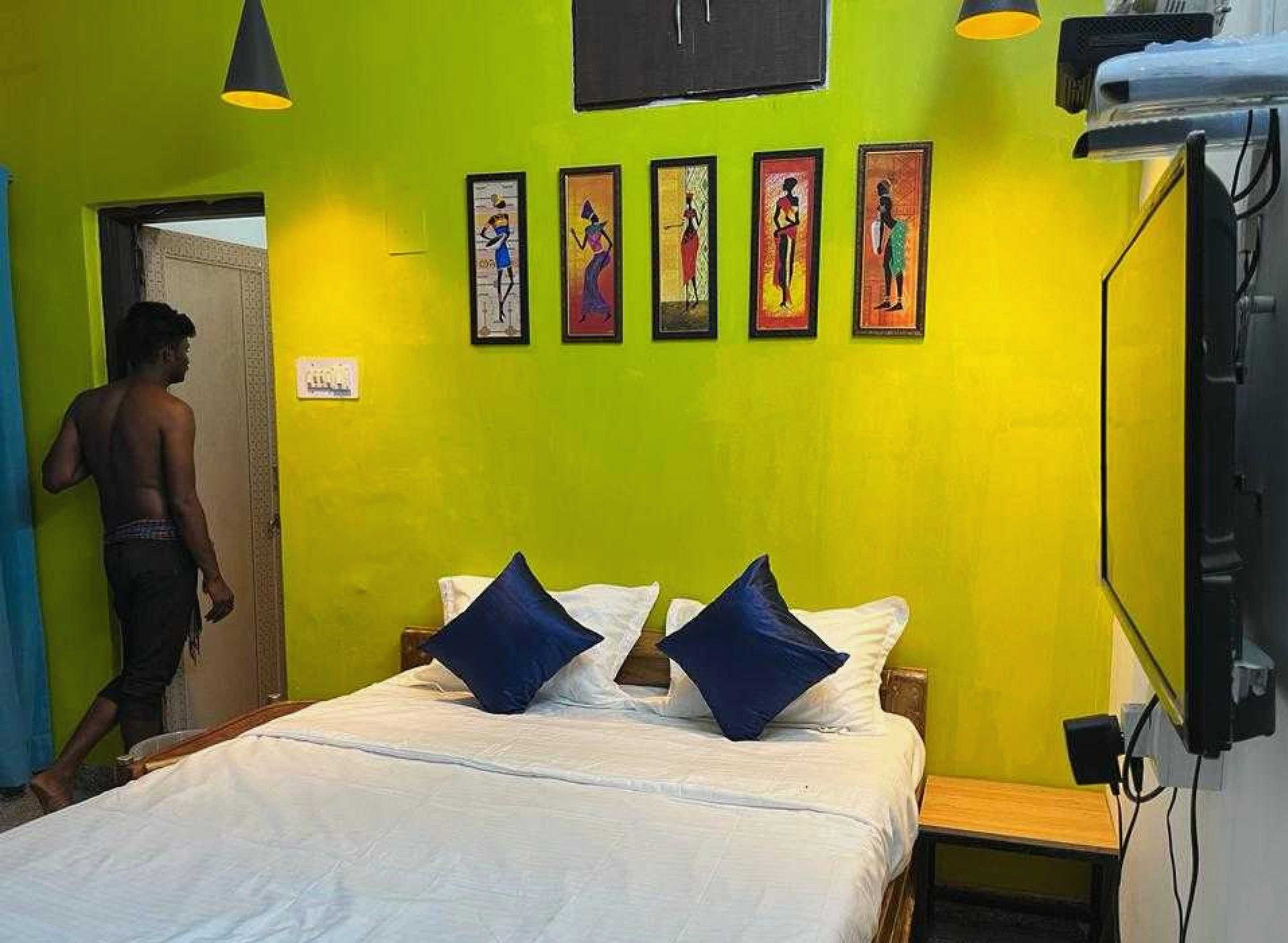 OYO 88539 Housefull Residency, Bhubaneswar 5