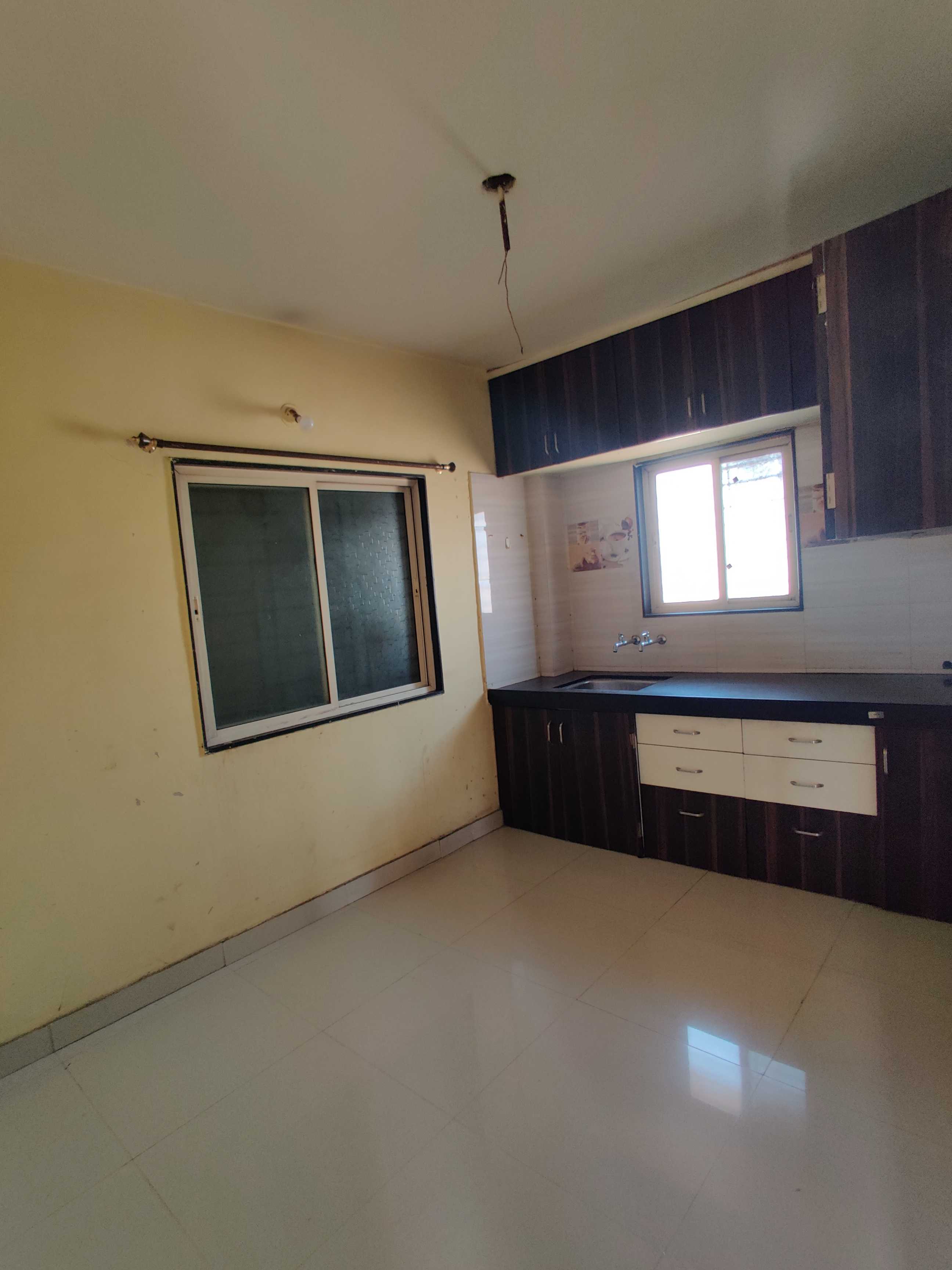 OYO HOME 89069 Jaihind Building, Pune 3