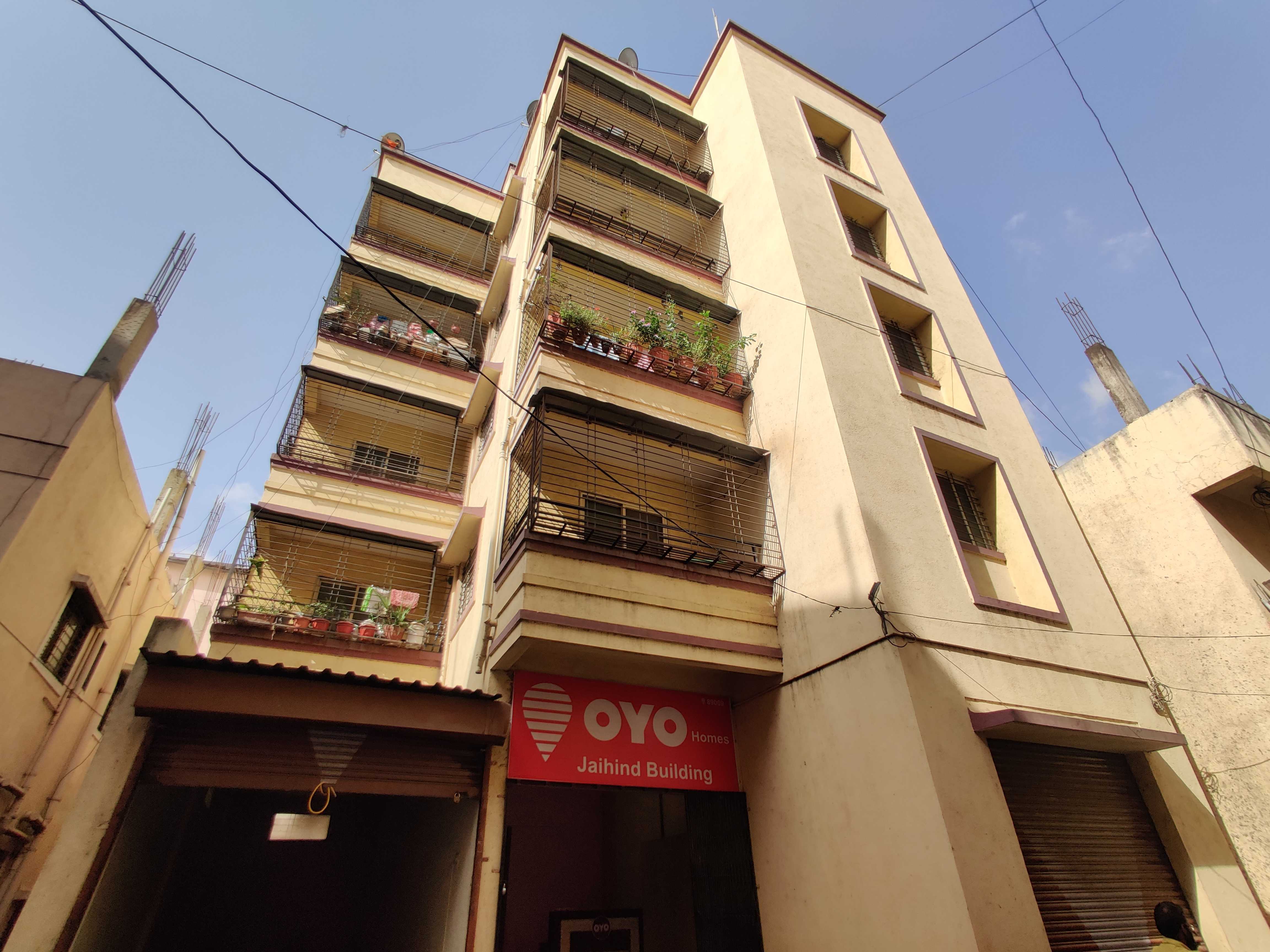 OYO HOME 89069 Jaihind Building, Pune 5