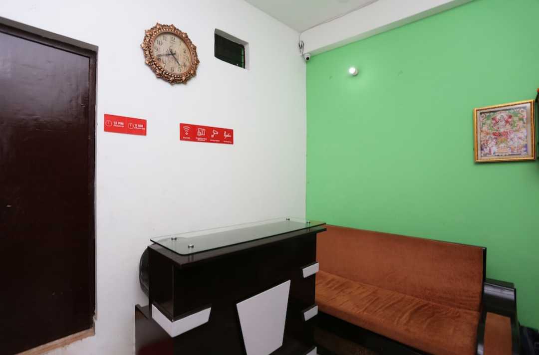 OYO 89465 Hotel Anshu, New Delhi 2