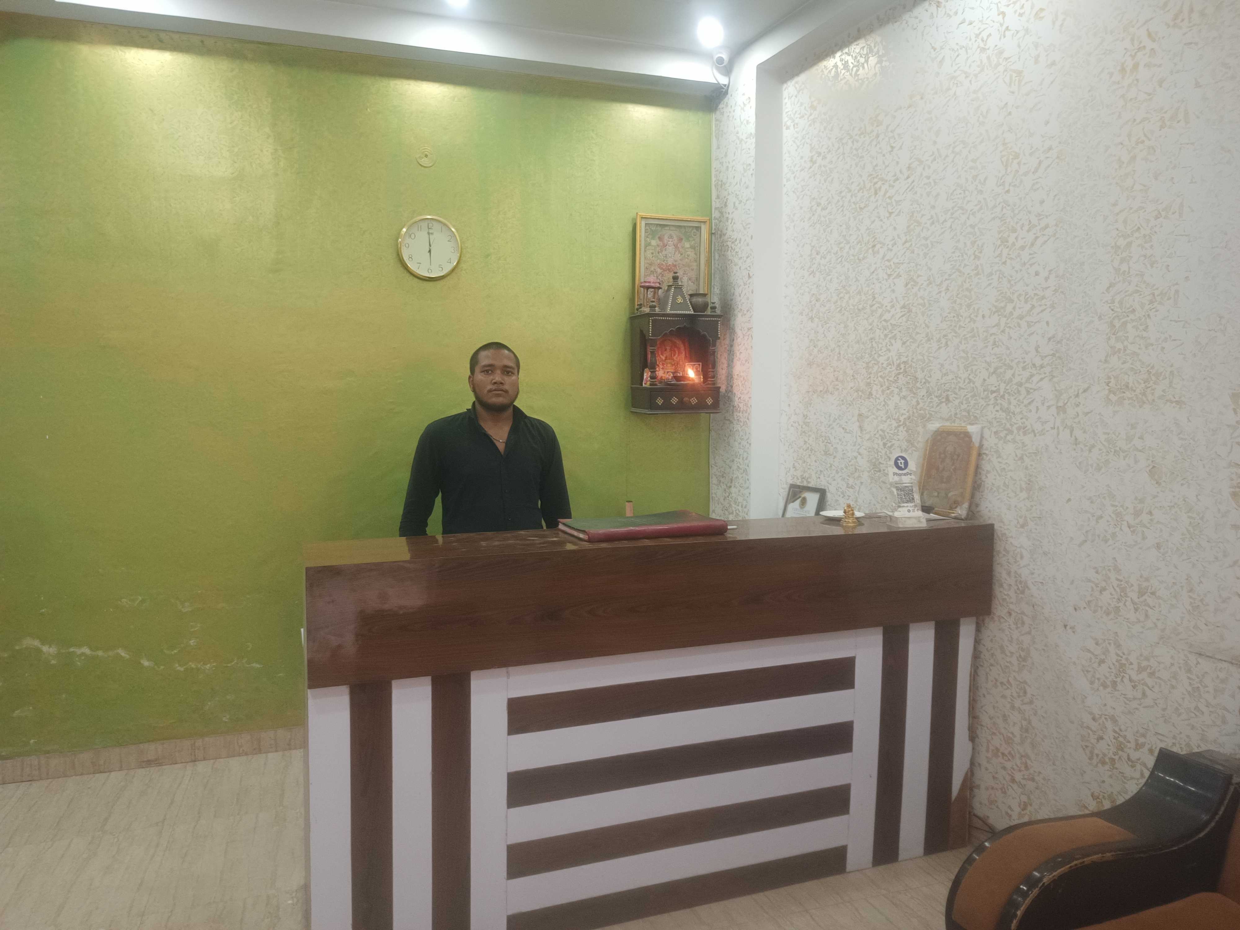 OYO 89465 Hotel Anshu, New Delhi 4