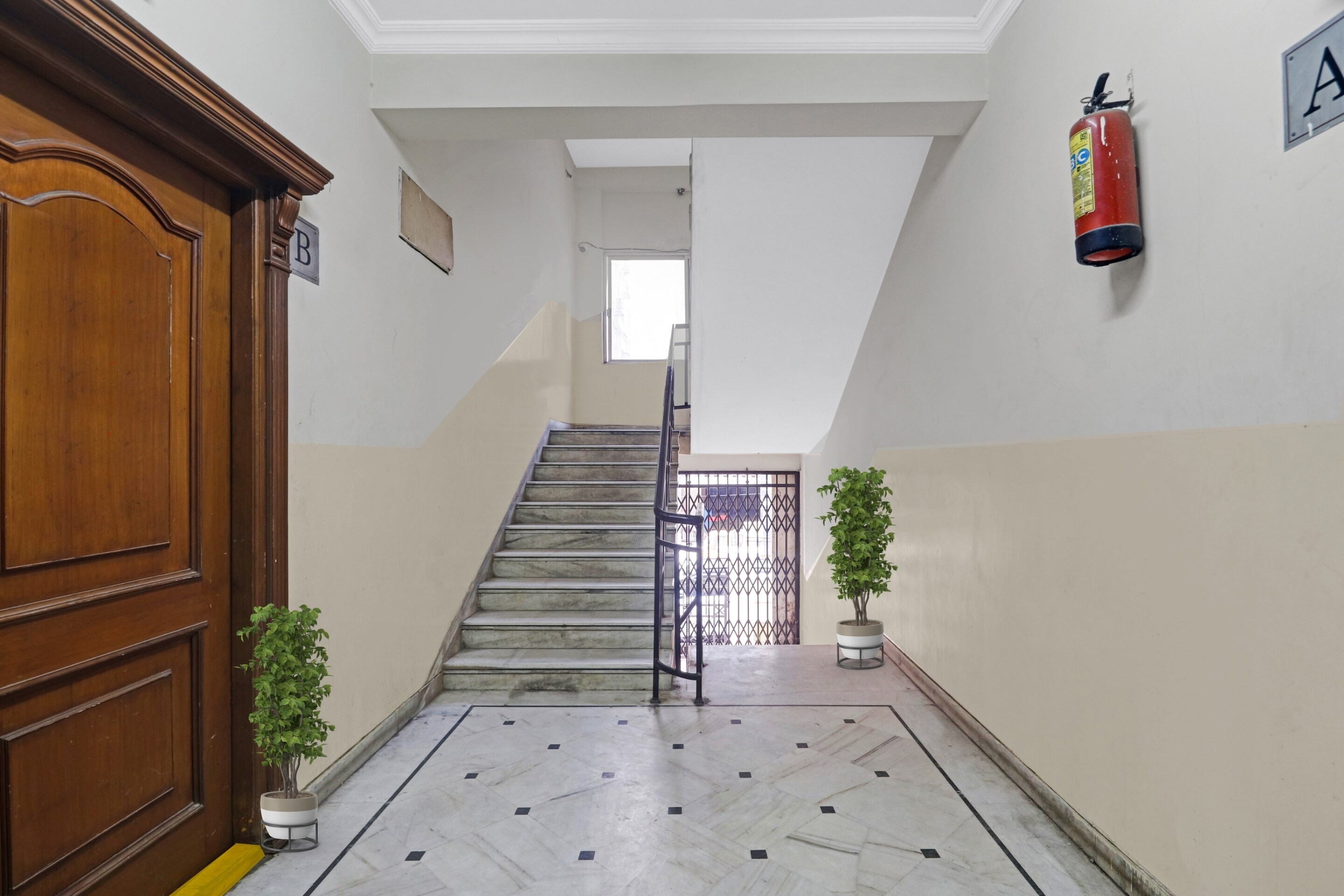 Capital O Hotel Samrat Palace Near Nampally Station, Hyderabad 5