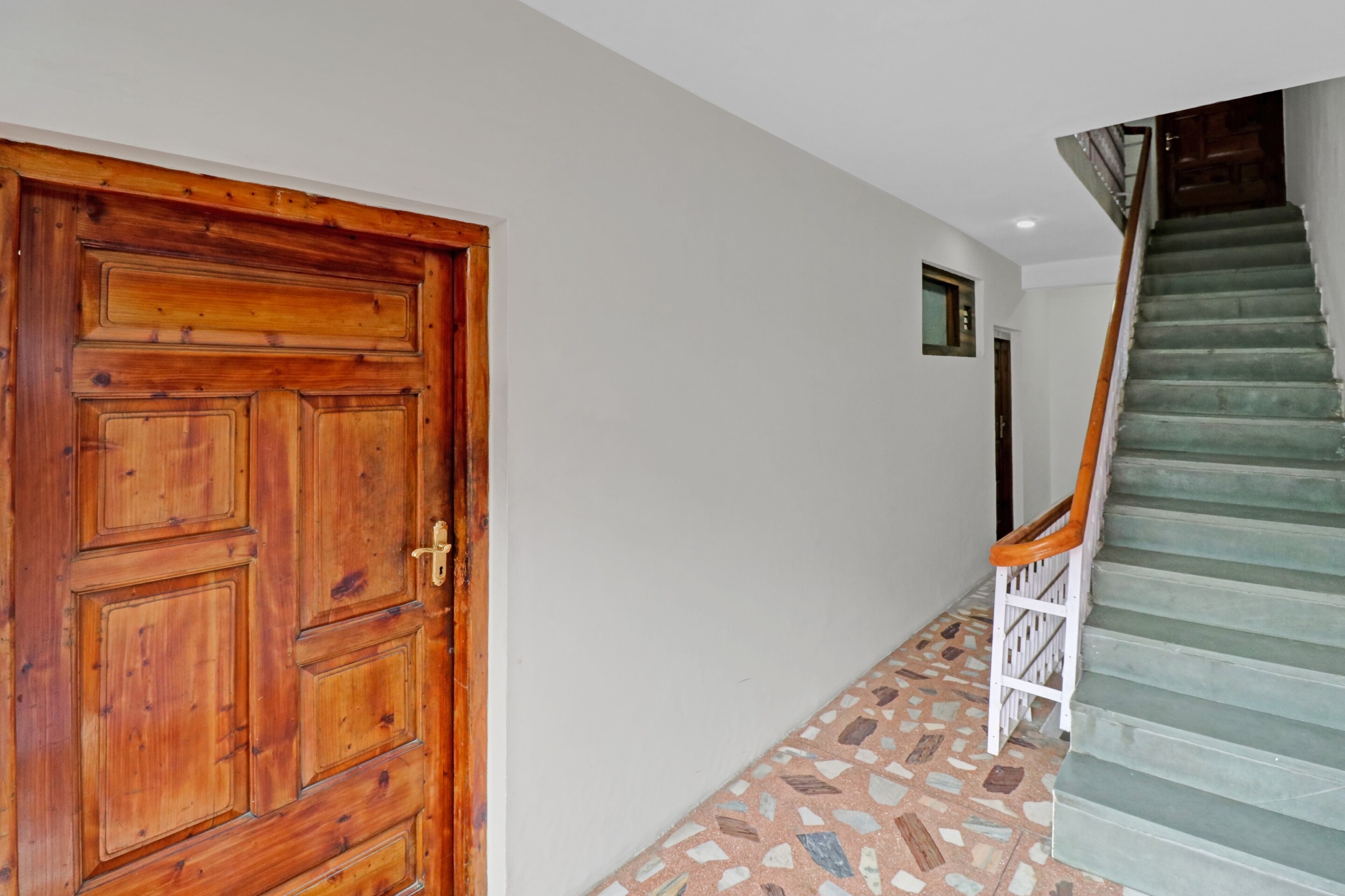 OYO 89102 Hotel premier, Manali 3