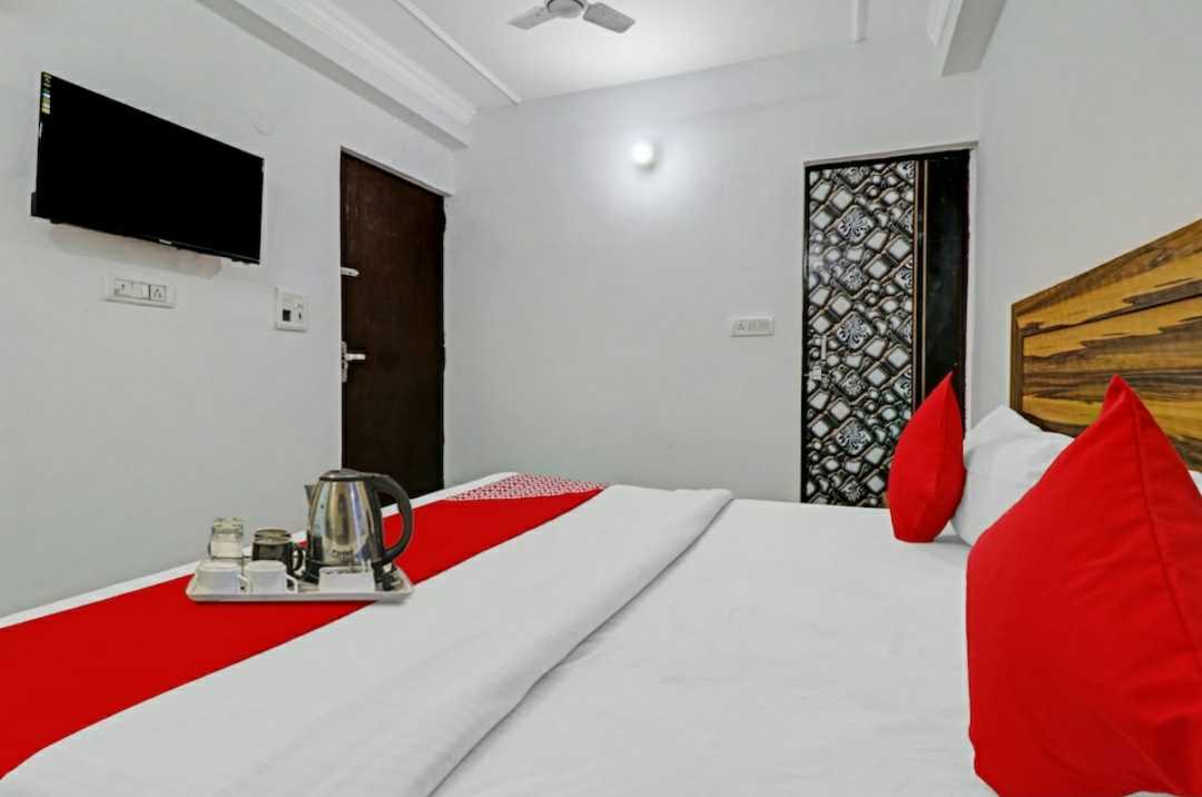POP Hotel Relax Inn Near Select Citywalk Mall, New Delhi 4