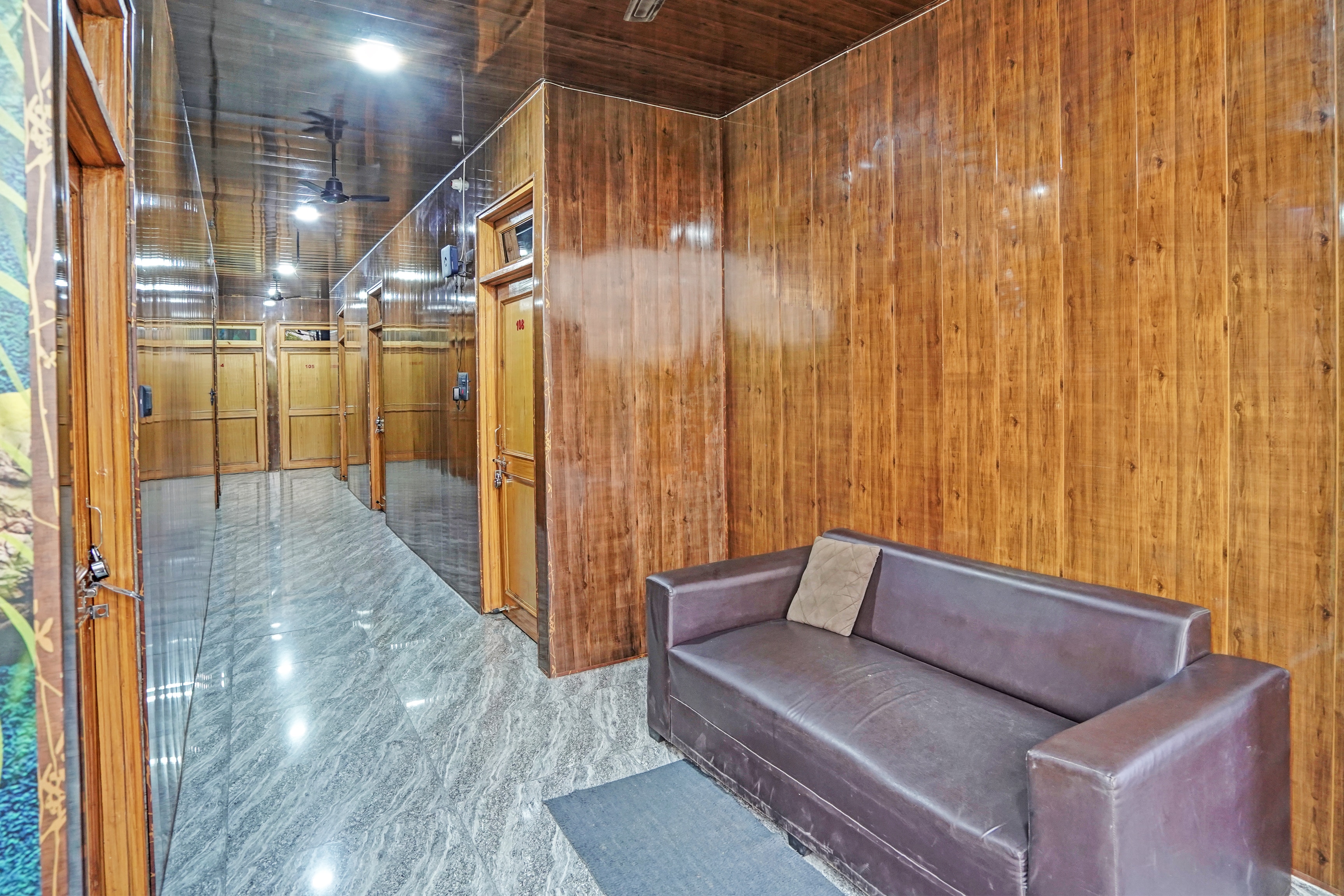OYO 90052 Hotel Lord Krishna, Meerut 2