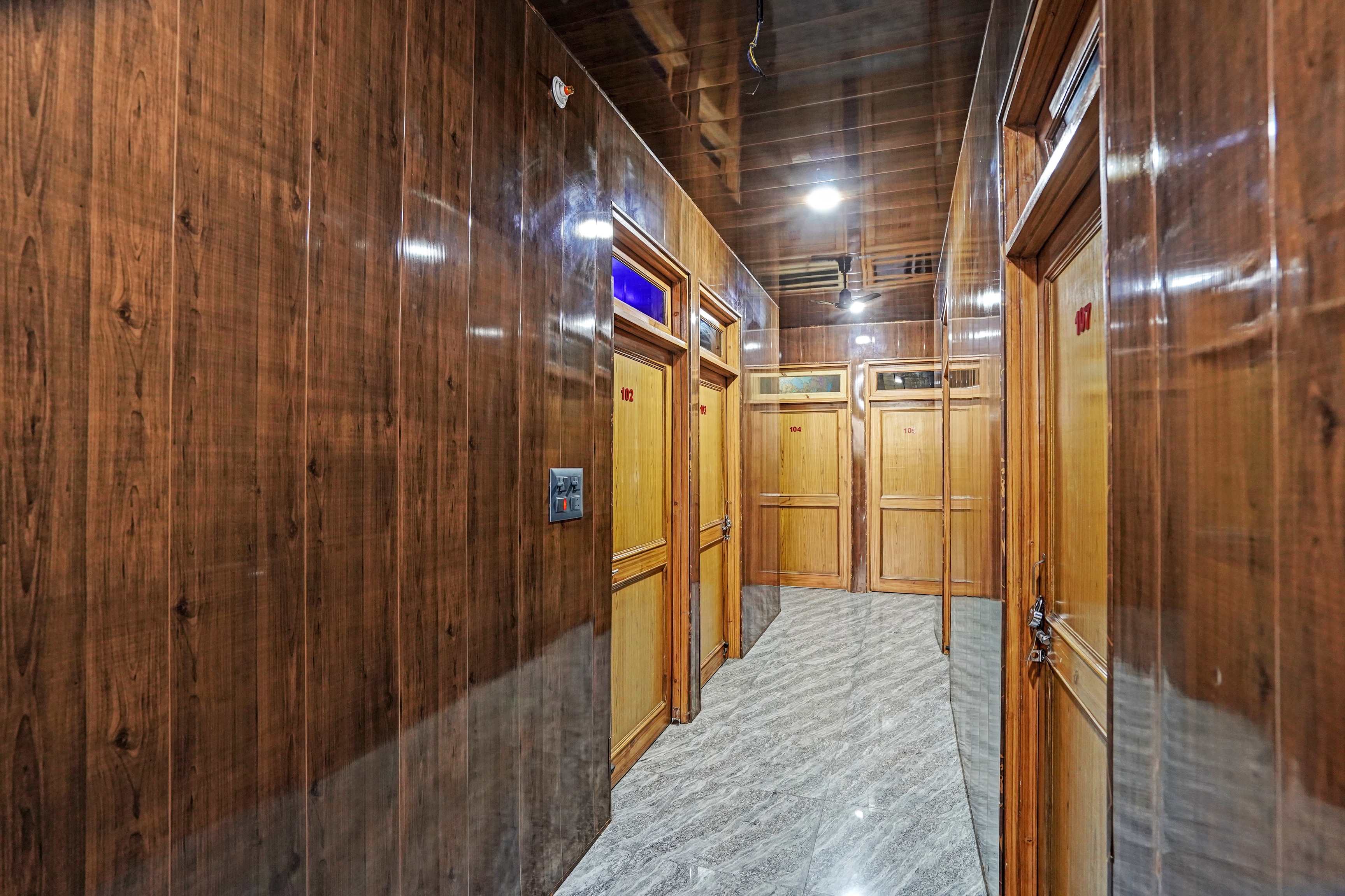 OYO 90052 Hotel Lord Krishna, Meerut 5
