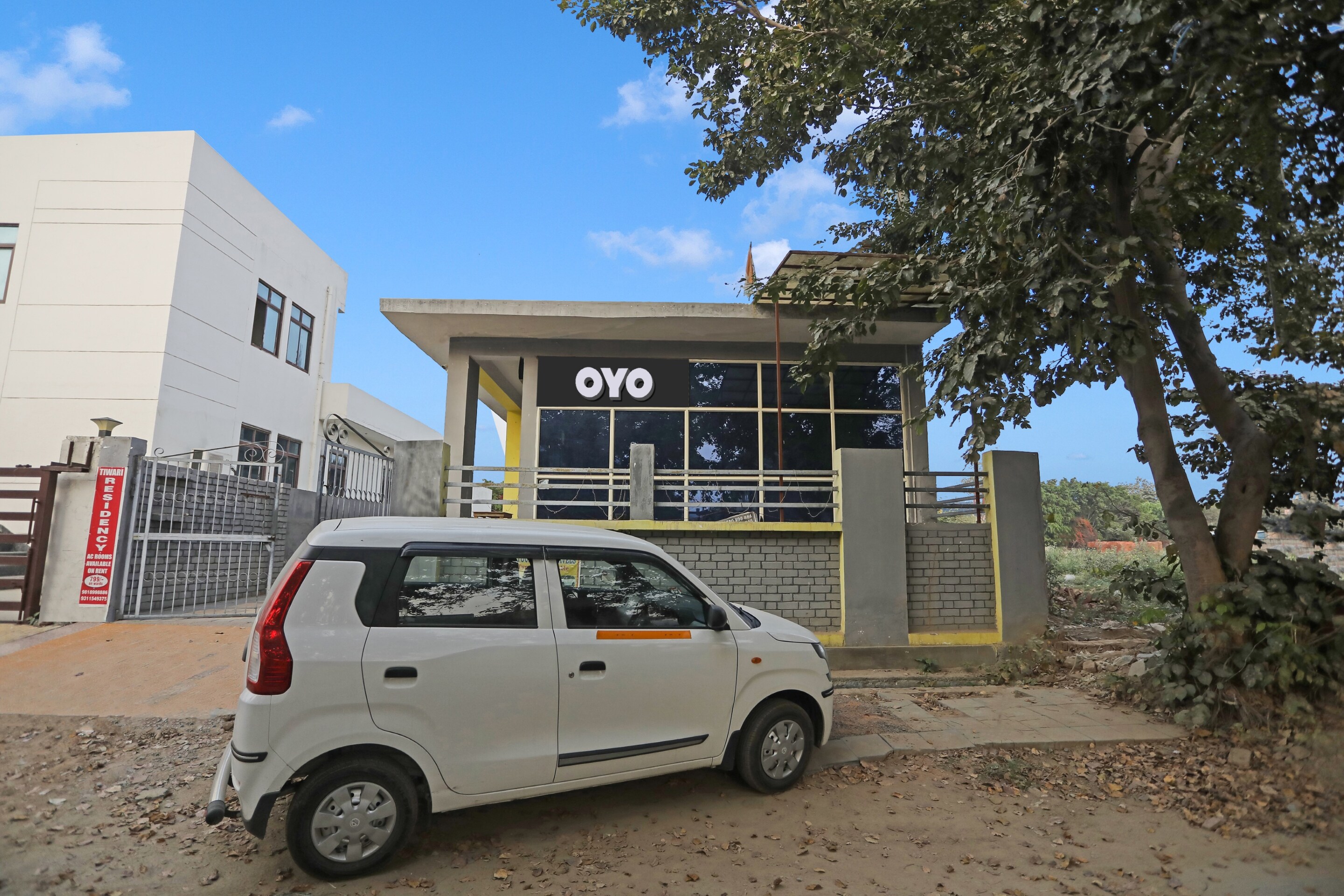 OYO 90217 Tiwari Residency, Noida 4