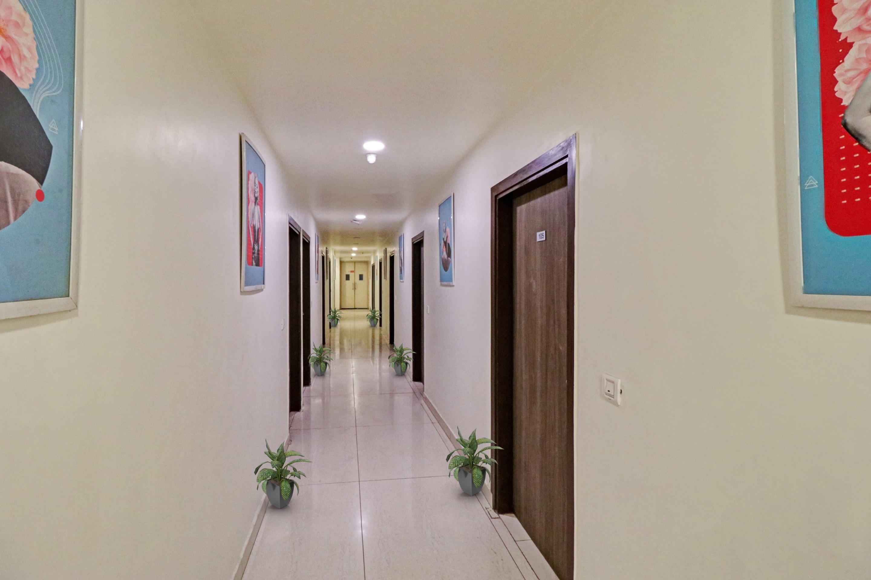OYO 90662 Heaven Seven, New Delhi 3