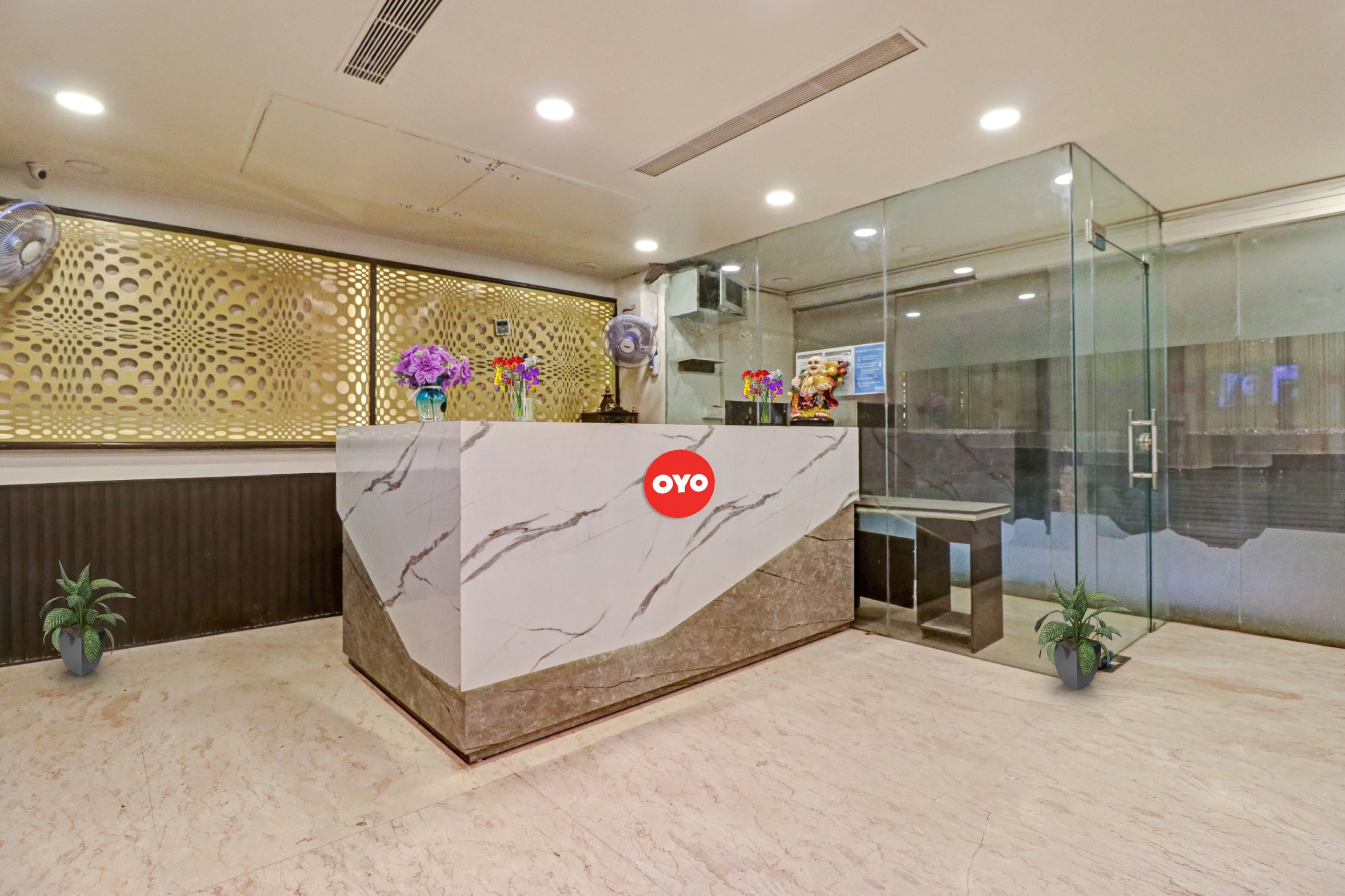 OYO 90662 Heaven Seven, New Delhi 4