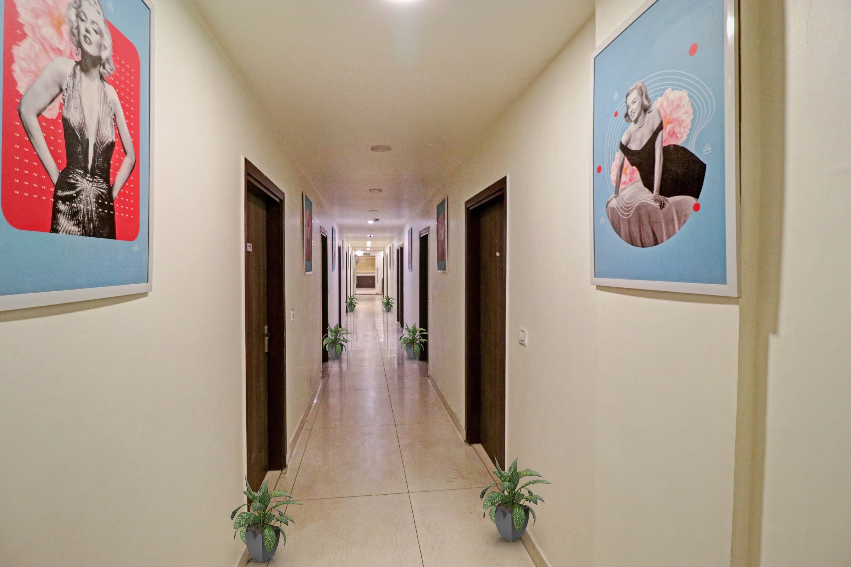 OYO 90662 Heaven Seven, New Delhi 5
