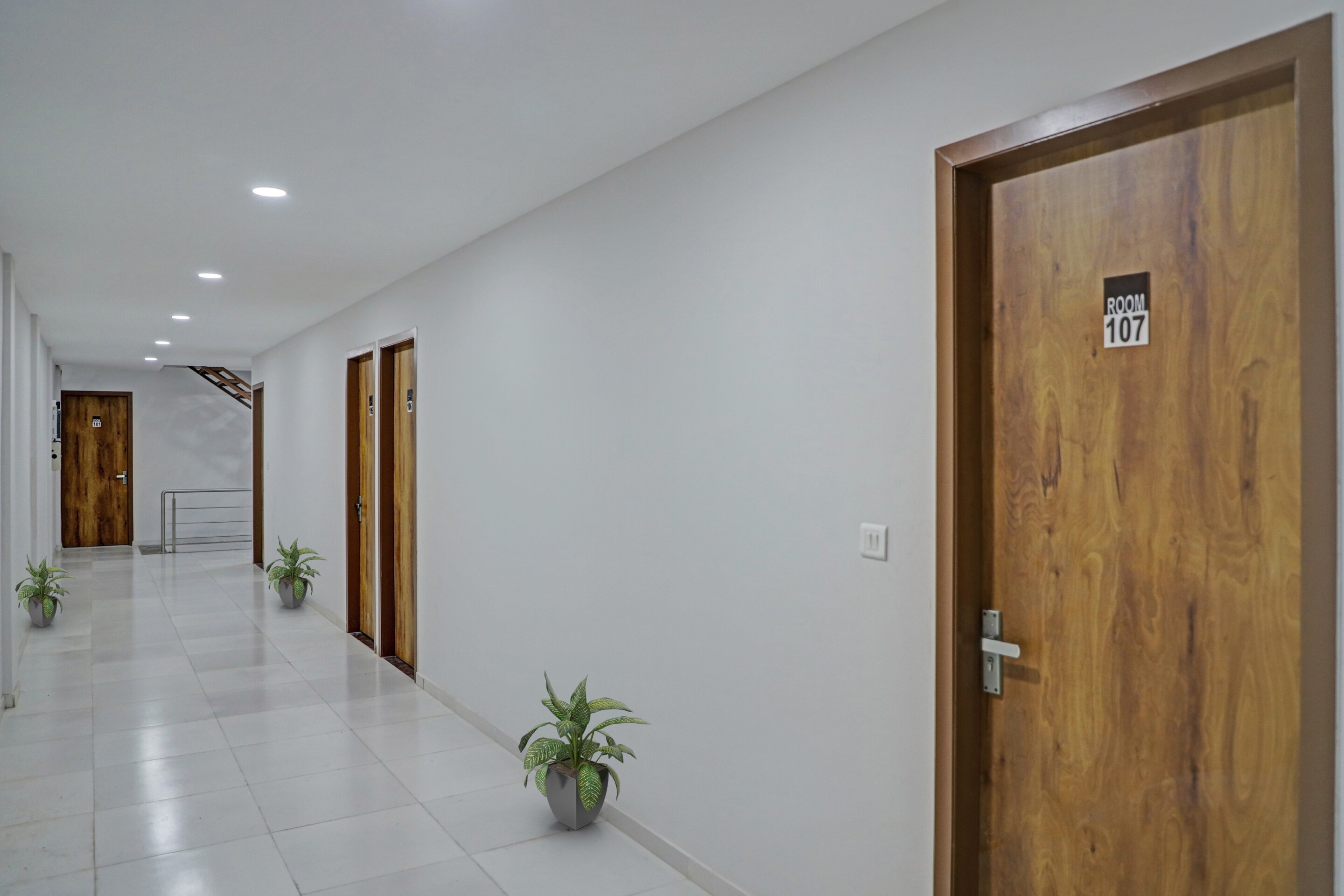 OYO 90450 Hotel Weekend Rooms, Surat 4