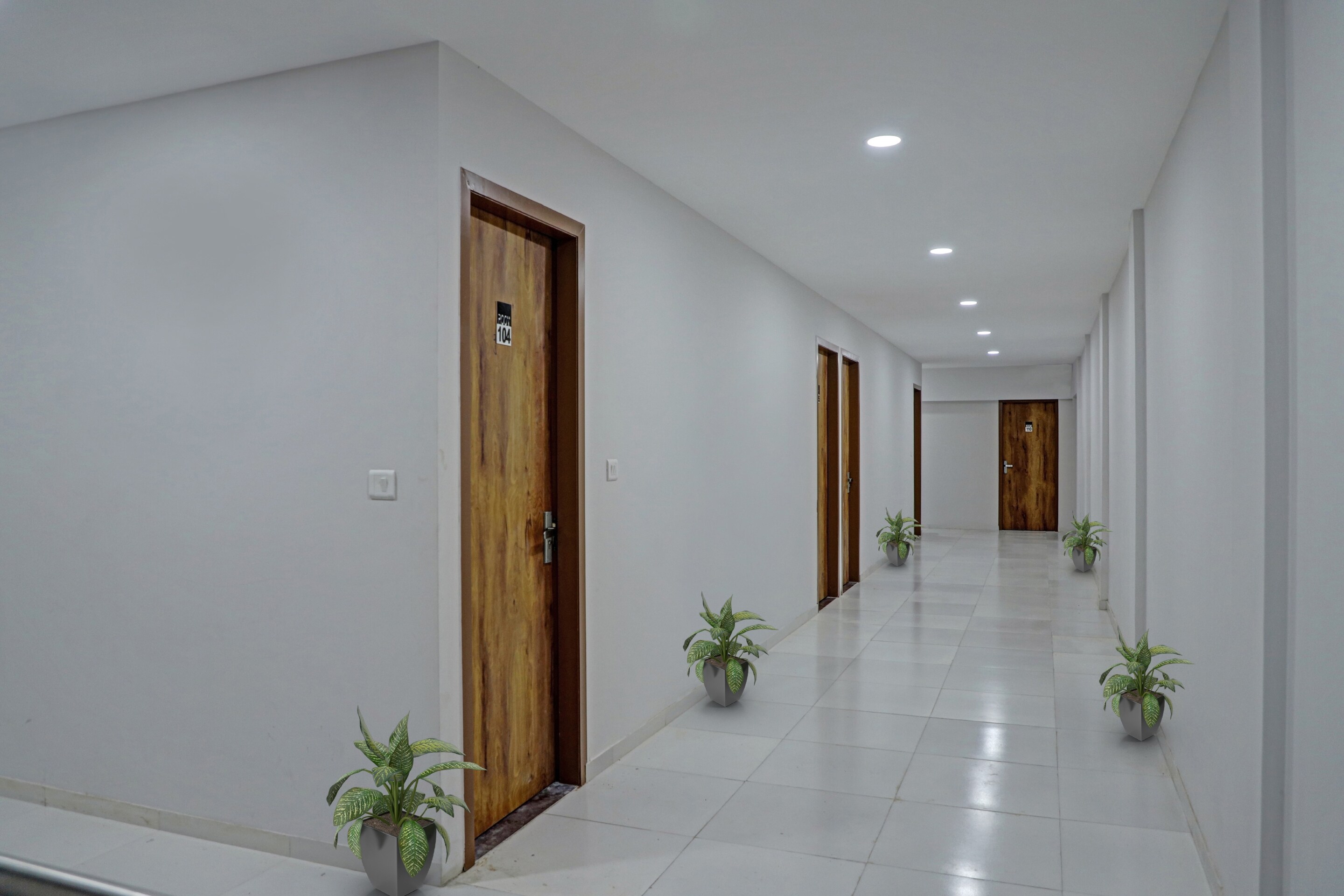 OYO 90450 Hotel Weekend Rooms, Surat 5