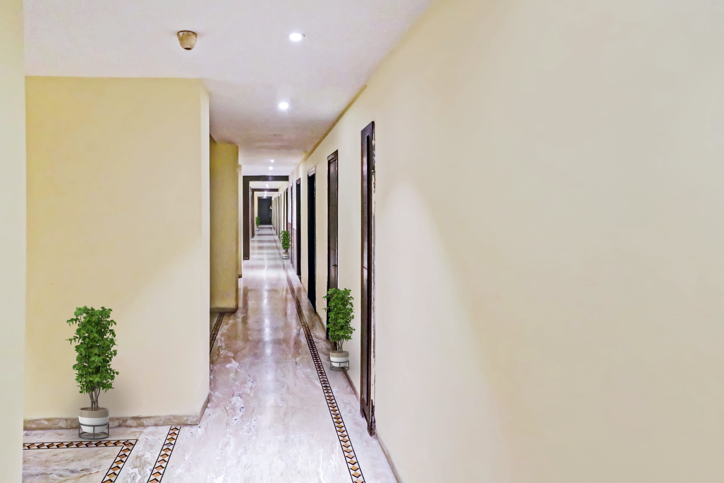 OYO 90654 Hotel Grand Luxury, New Delhi 2
